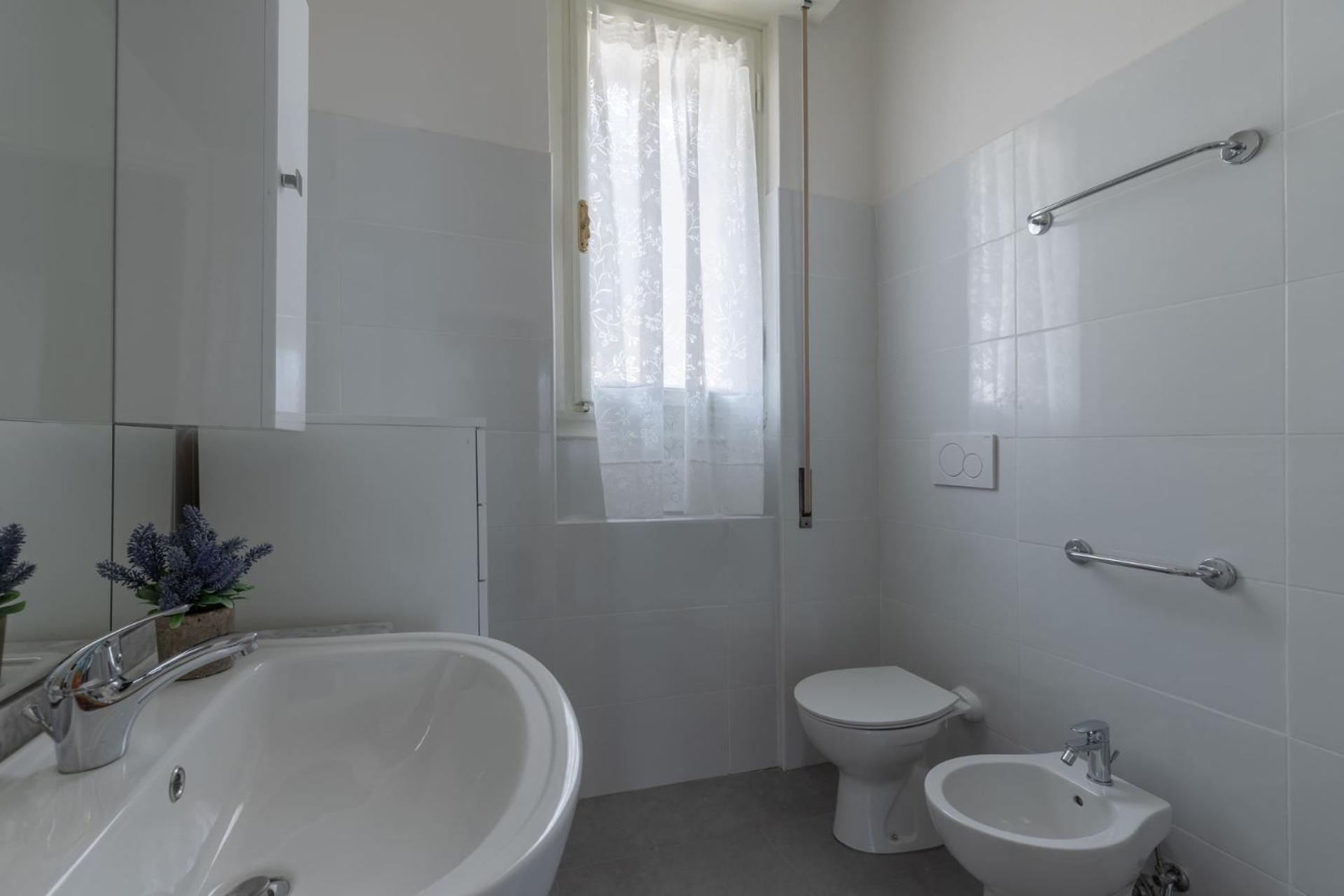 Family large apartment in Florence