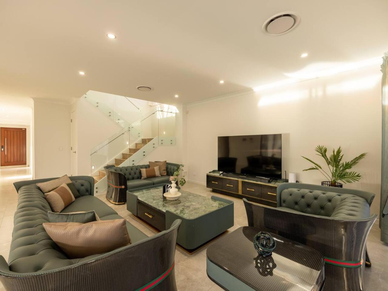 Brand New 5B Luxury Modern Dream House at Rochedale