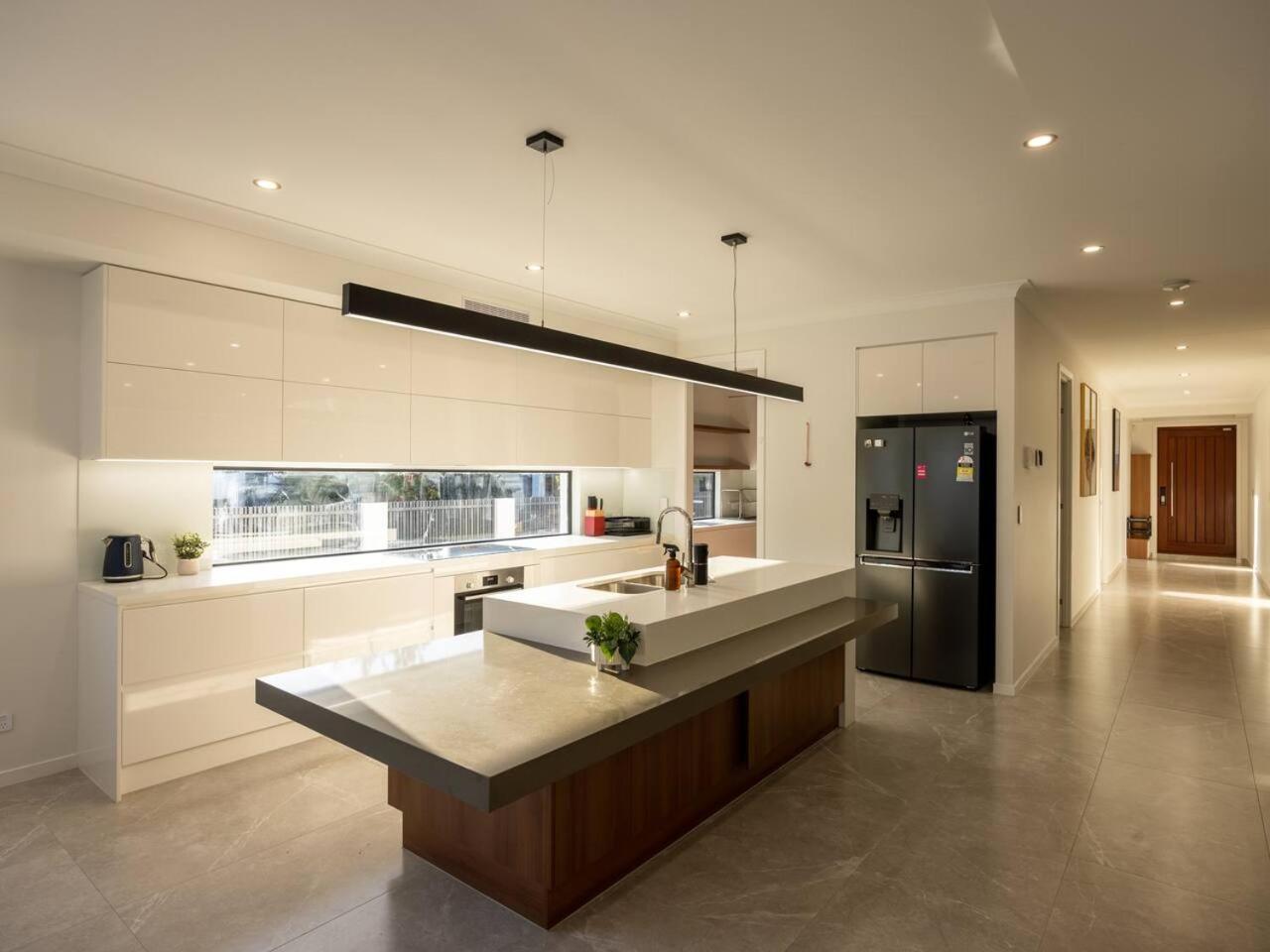 Brand New 5B Luxury Modern Dream House at Rochedale
