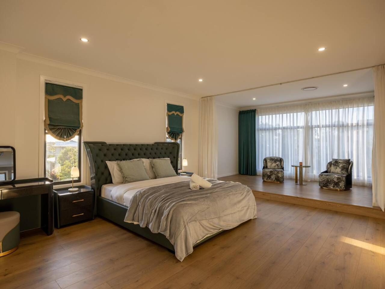 Brand New 5B Luxury Modern Dream House at Rochedale