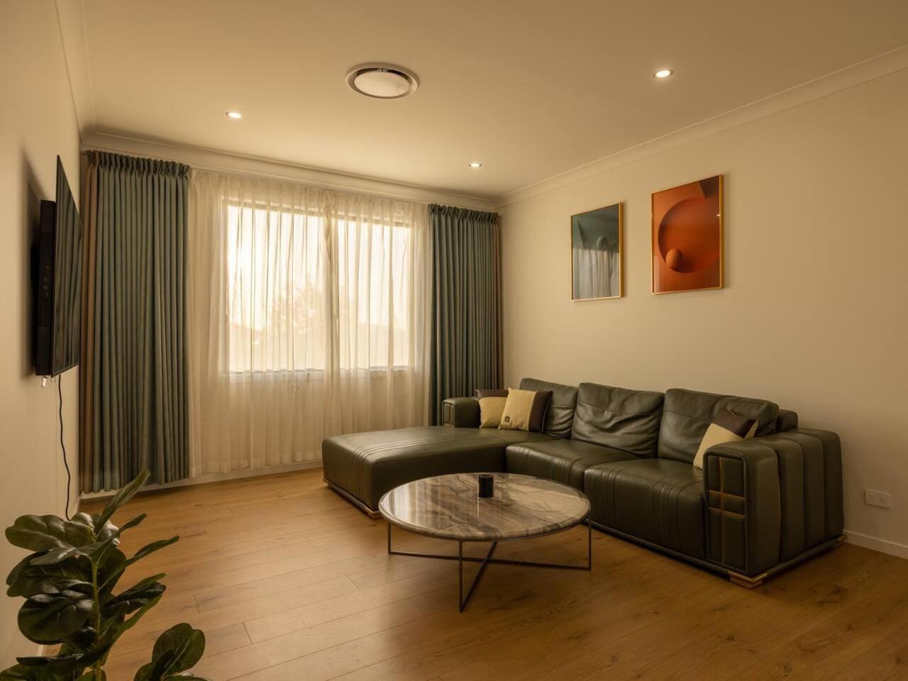 Brand New 5B Luxury Modern Dream House at Rochedale