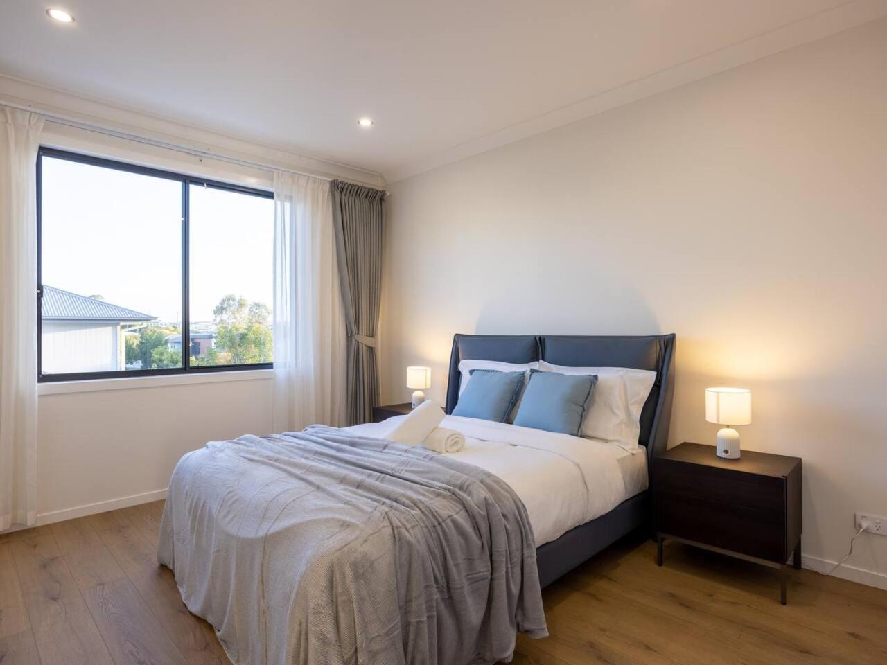 Brand New 5B Luxury Modern Dream House at Rochedale
