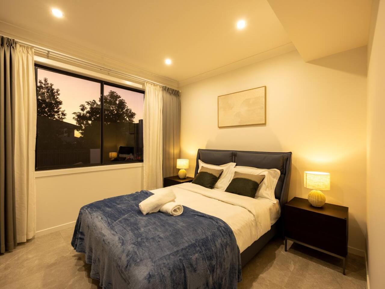 Brand New 5B Luxury Modern Dream House at Rochedale