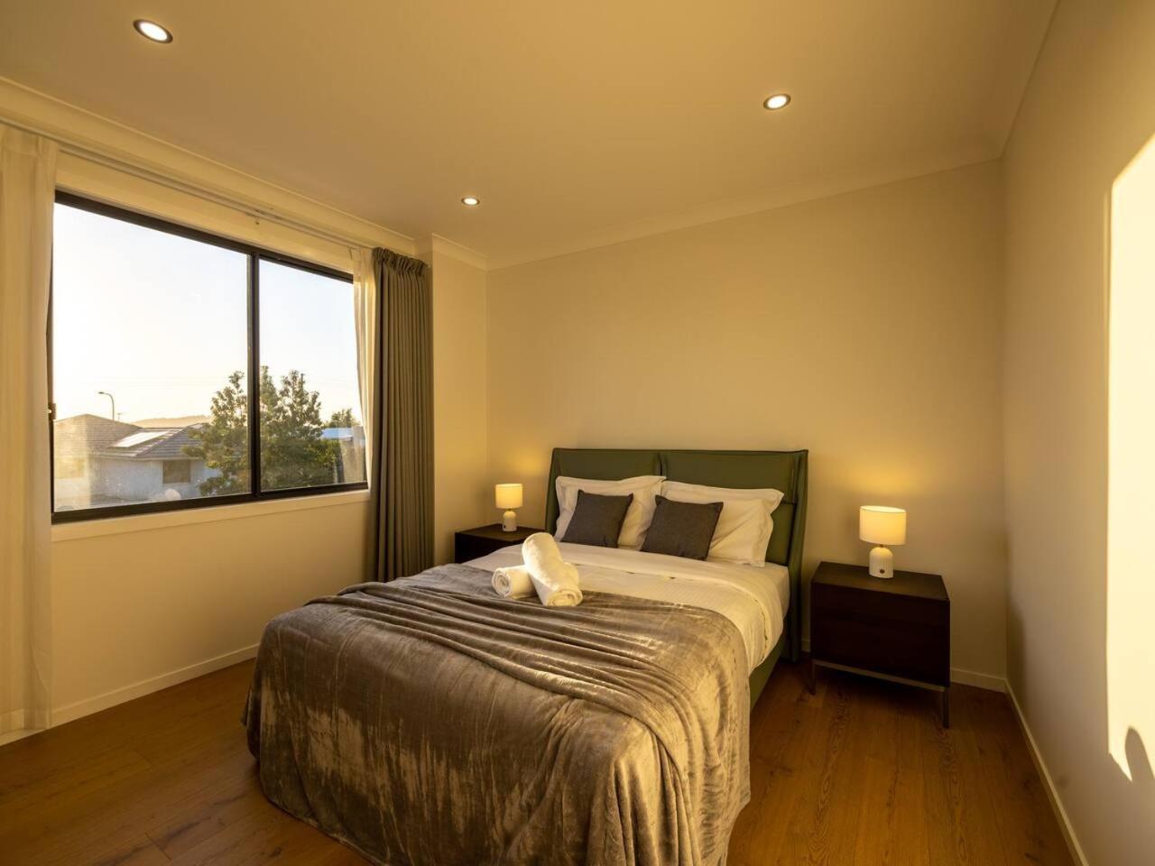 Brand New 5B Luxury Modern Dream House at Rochedale