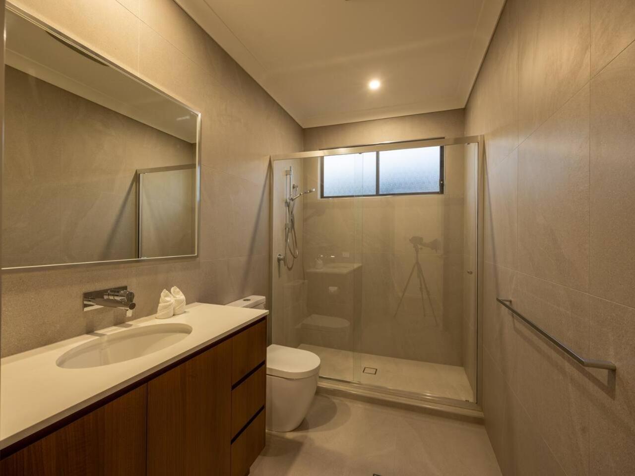 Brand New 5B Luxury Modern Dream House at Rochedale