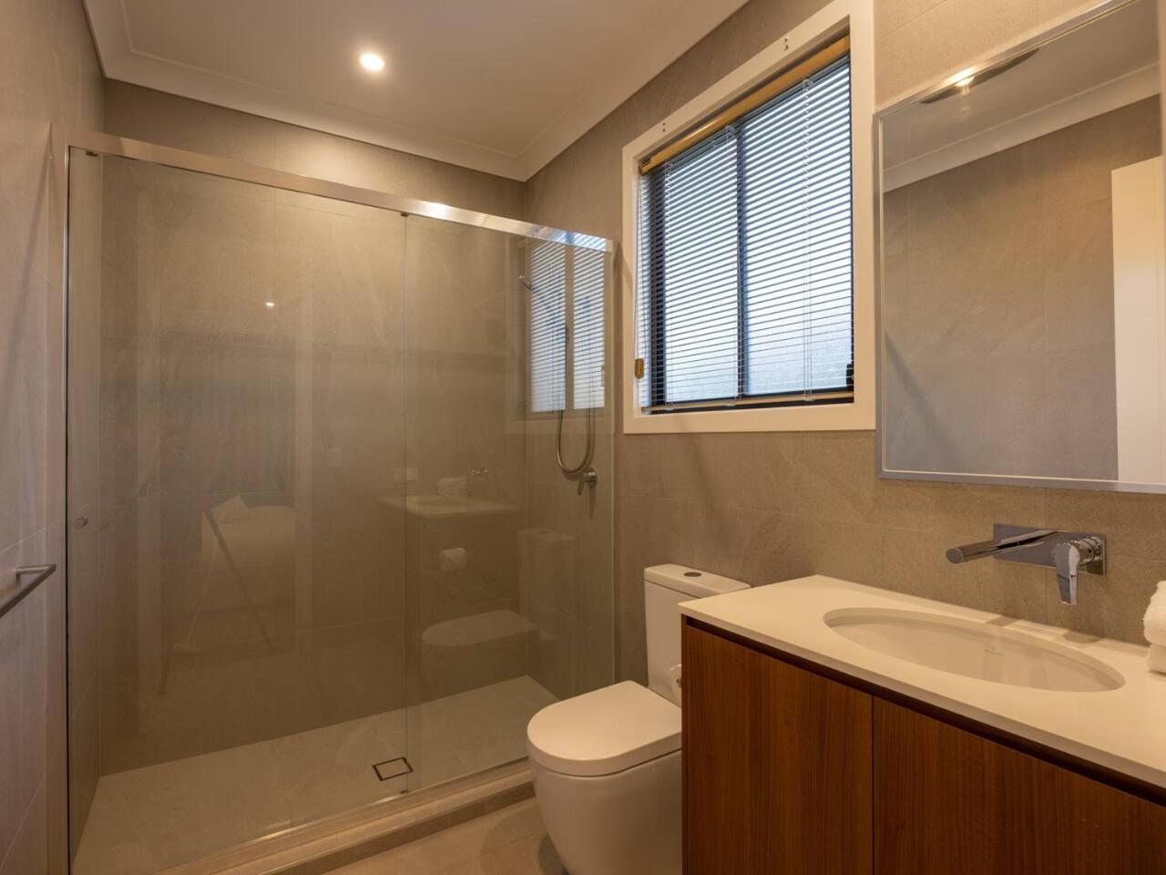 Brand New 5B Luxury Modern Dream House at Rochedale