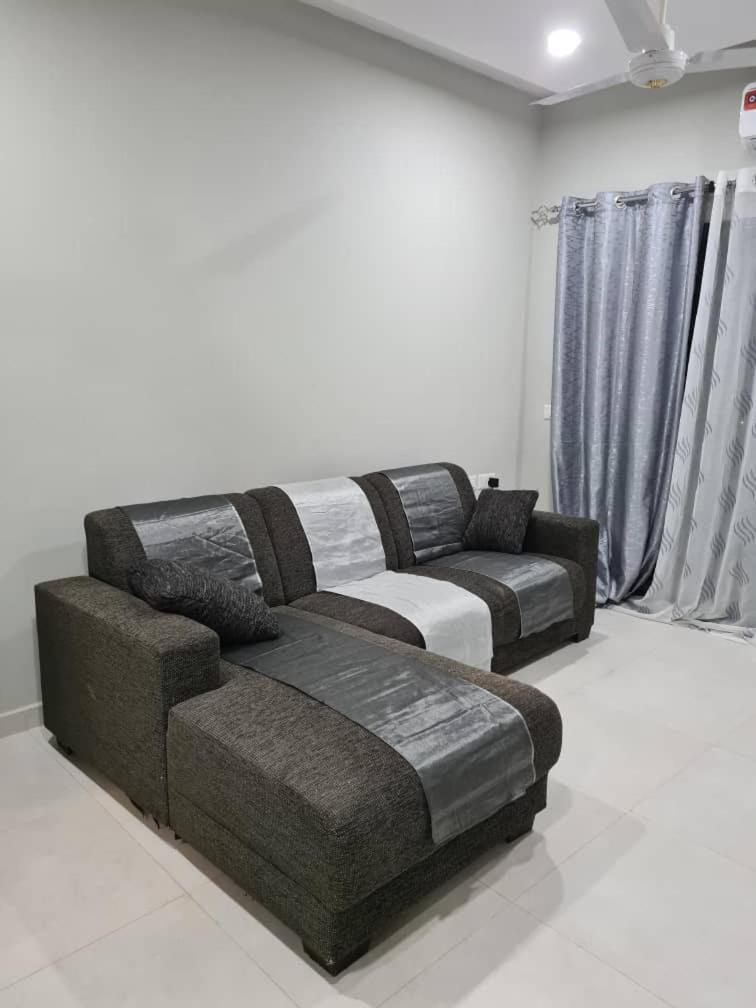 Luxurious Aquaview Apartment