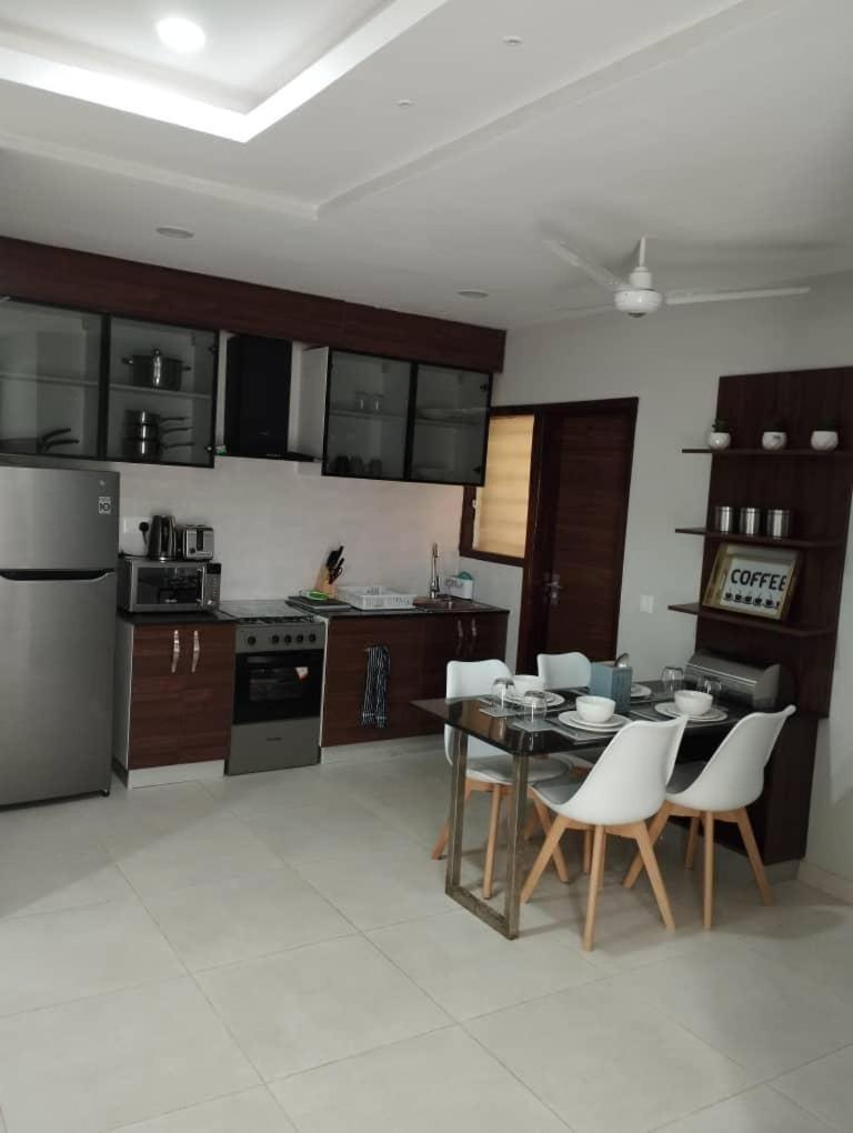 Luxurious Aquaview Apartment