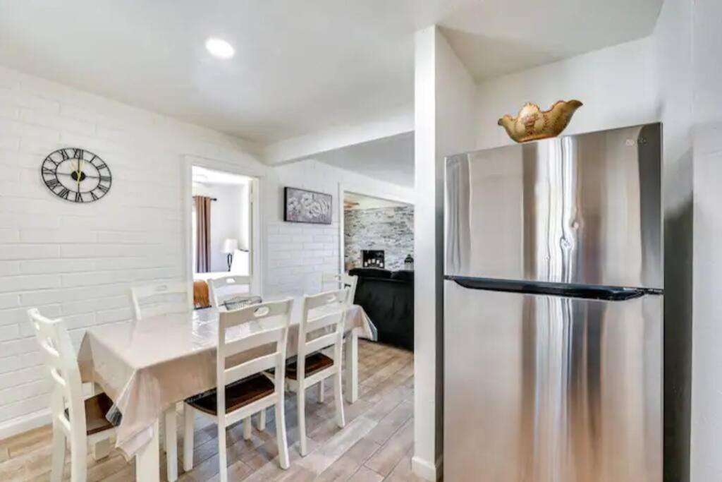 Cozy and Peaceful Yuma Vacation Rental with Pool view 2