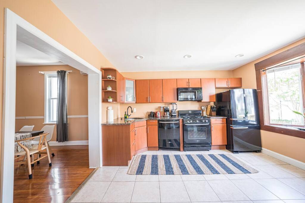 7BR 7BA Big House 1 block from Tropicana and Beach view 2