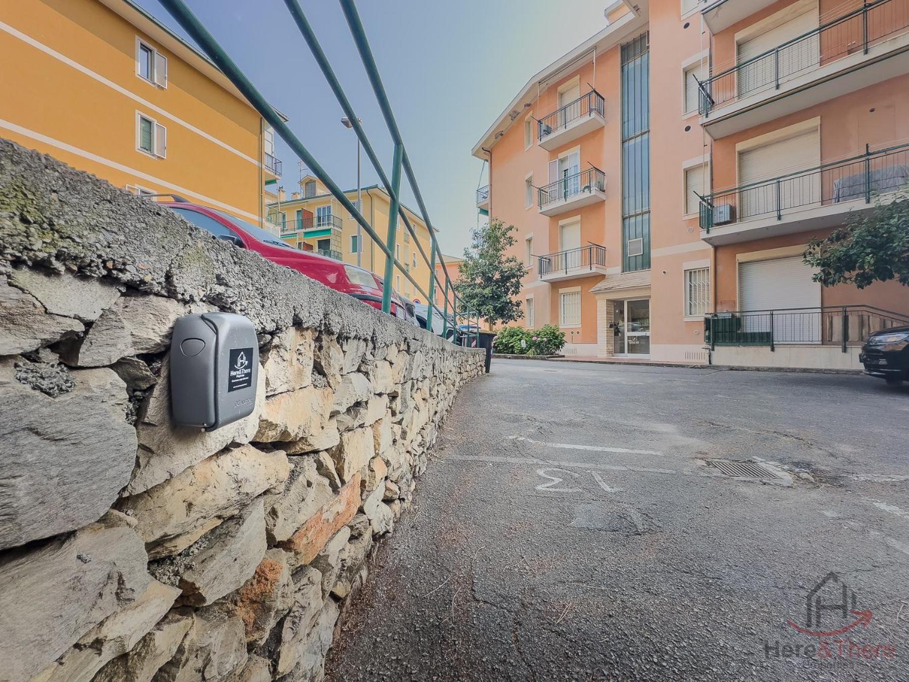 Paradise with Terrace - Free parking - Smart TV view 2