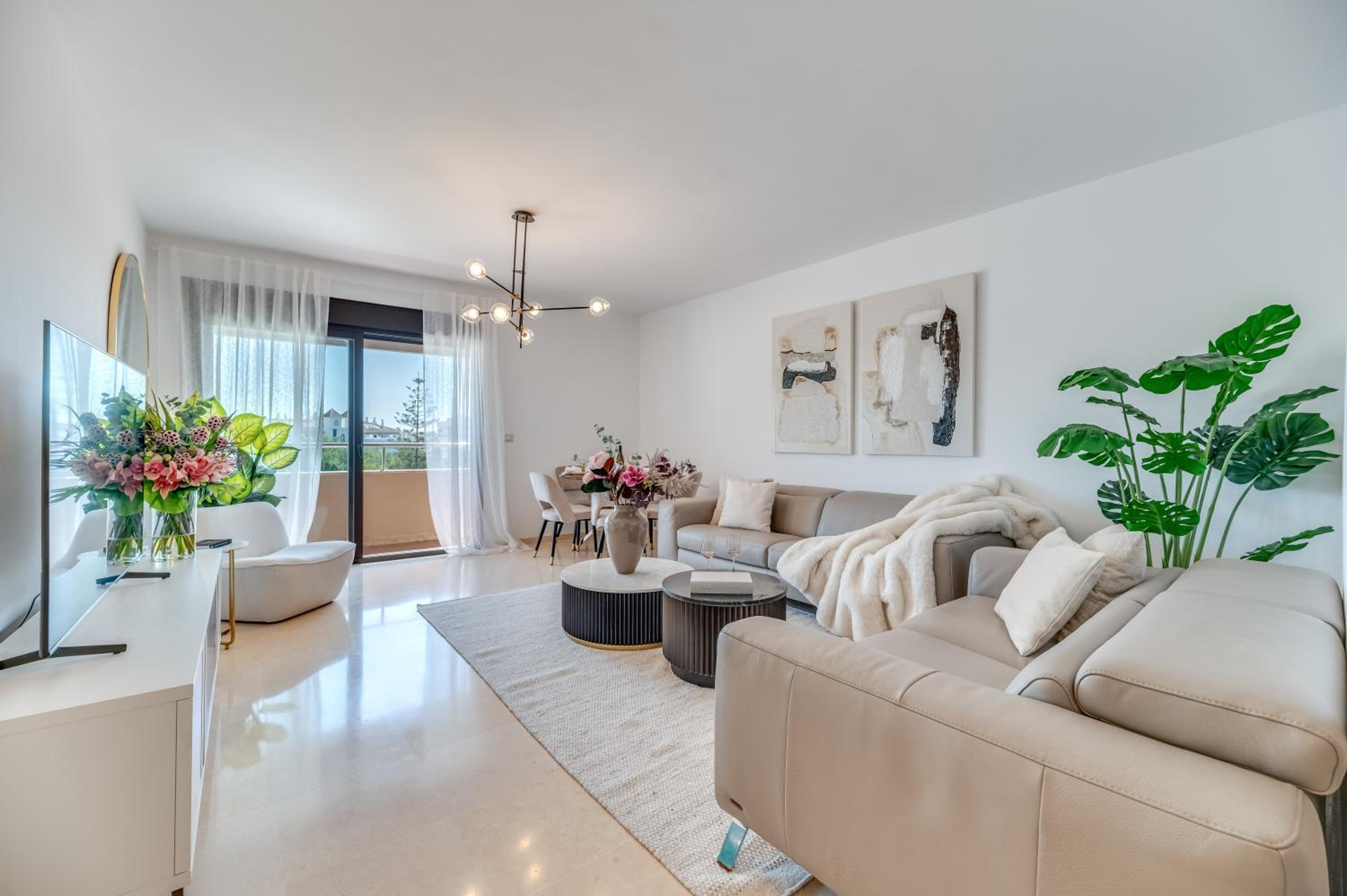 Marbella Vacations - VACATION MARBELLA I The Sunrise Golden Mile Flat, Next to Convention Center, Recently Refurbished, Prime Location, 300m to the BEACH - Property Image 11