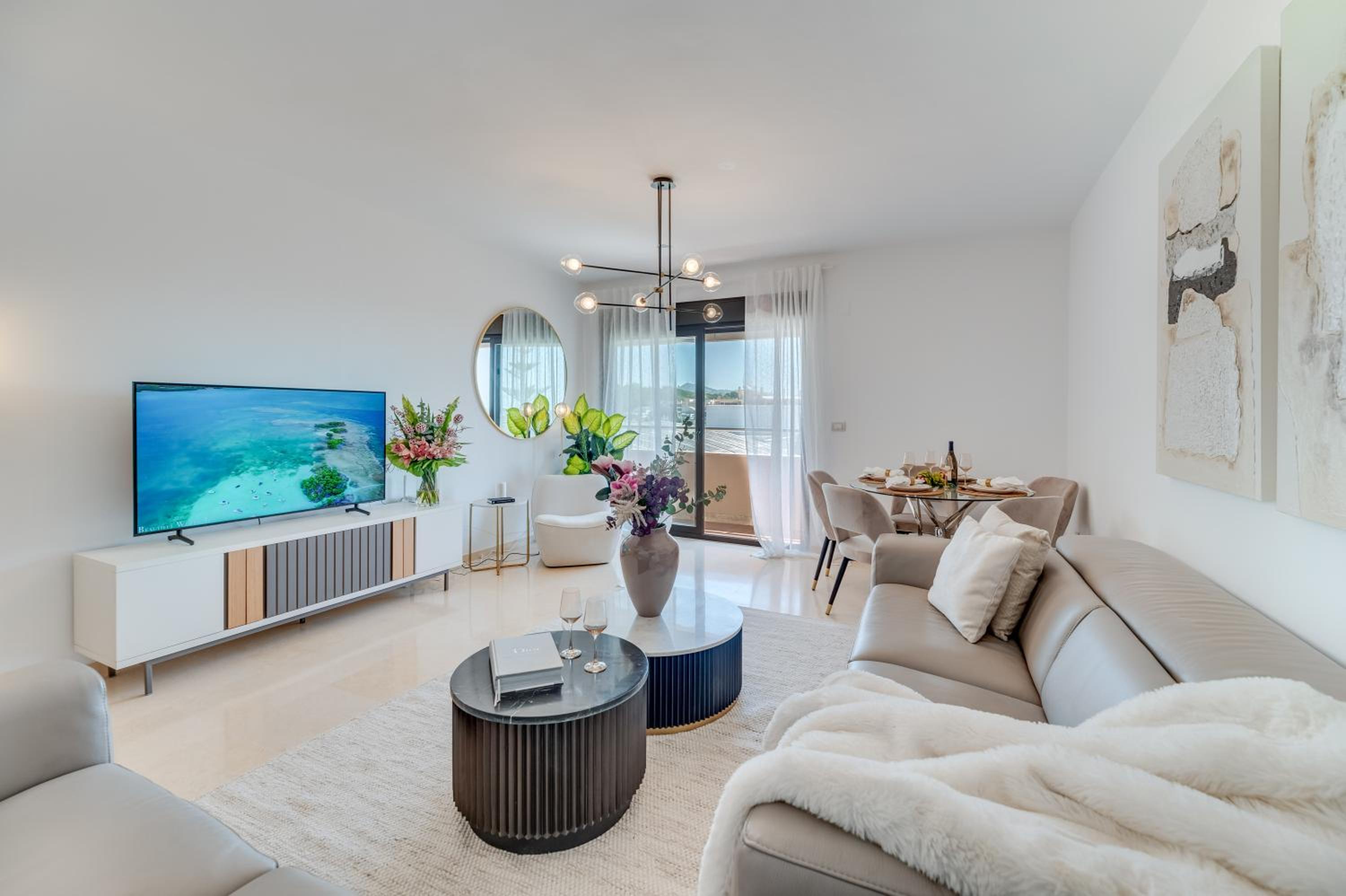 Marbella Vacations - VACATION MARBELLA I The Sunrise Golden Mile Flat, Next to Convention Center, Recently Refurbished, Prime Location, 300m to the BEACH - Property Image 23
