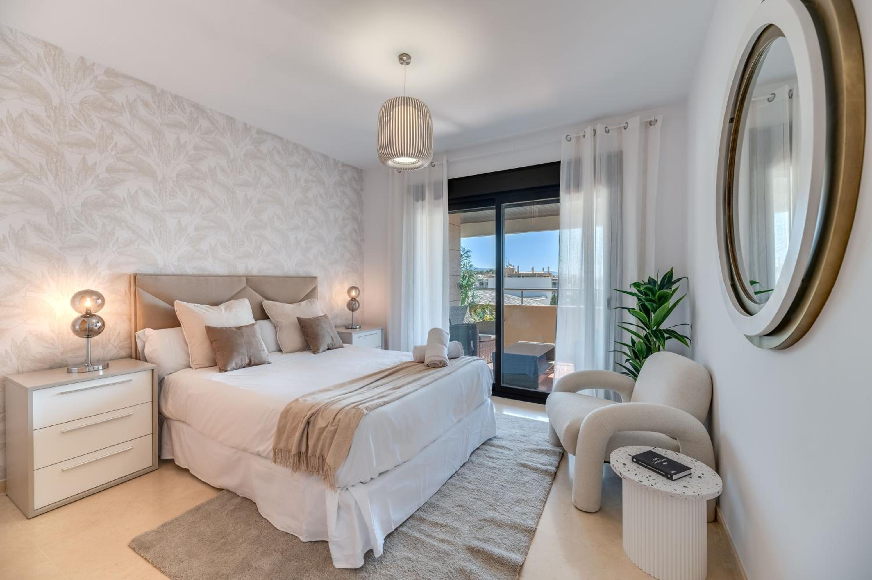 Marbella Vacations - VACATION MARBELLA I The Sunrise Golden Mile Flat, Next to Convention Center, Recently Refurbished, Prime Location, 300m to the BEACH - Property Image 32