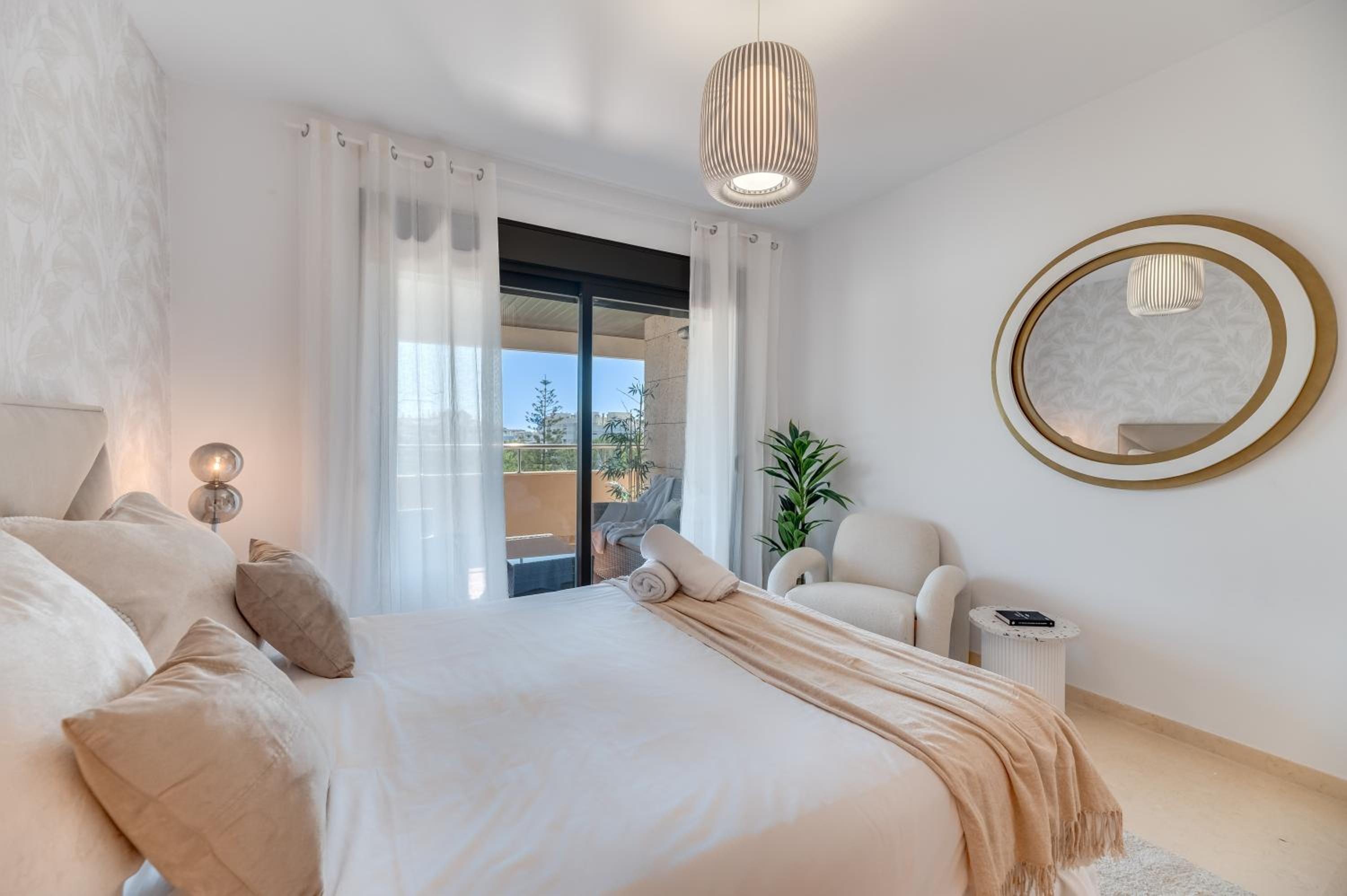 Marbella Vacations - VACATION MARBELLA I The Sunrise Golden Mile Flat, Next to Convention Center, Recently Refurbished, Prime Location, 300m to the BEACH - Property Image 31