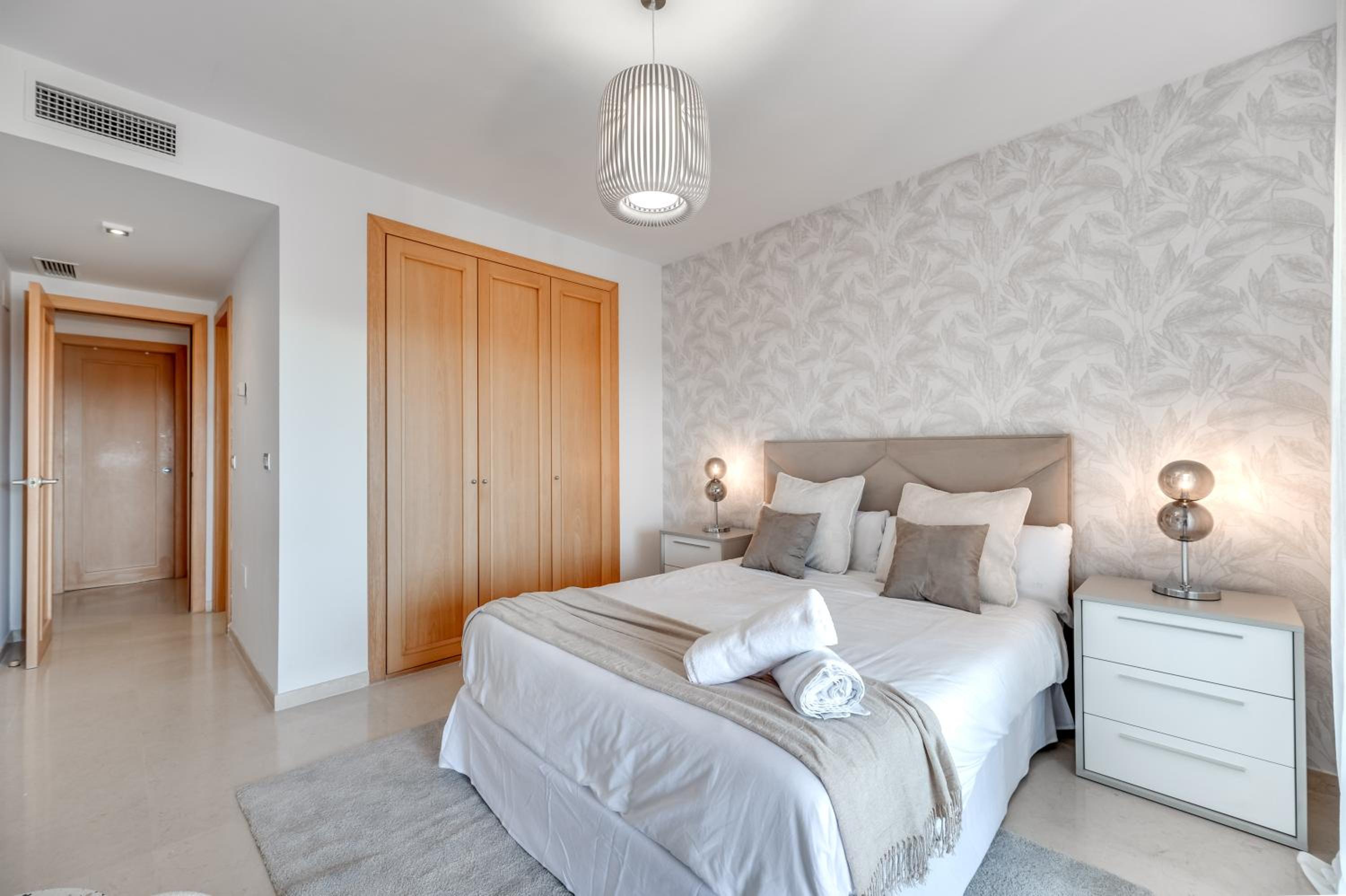 Marbella Vacations - VACATION MARBELLA I The Sunrise Golden Mile Flat, Next to Convention Center, Recently Refurbished, Prime Location, 300m to the BEACH - Property Image 33