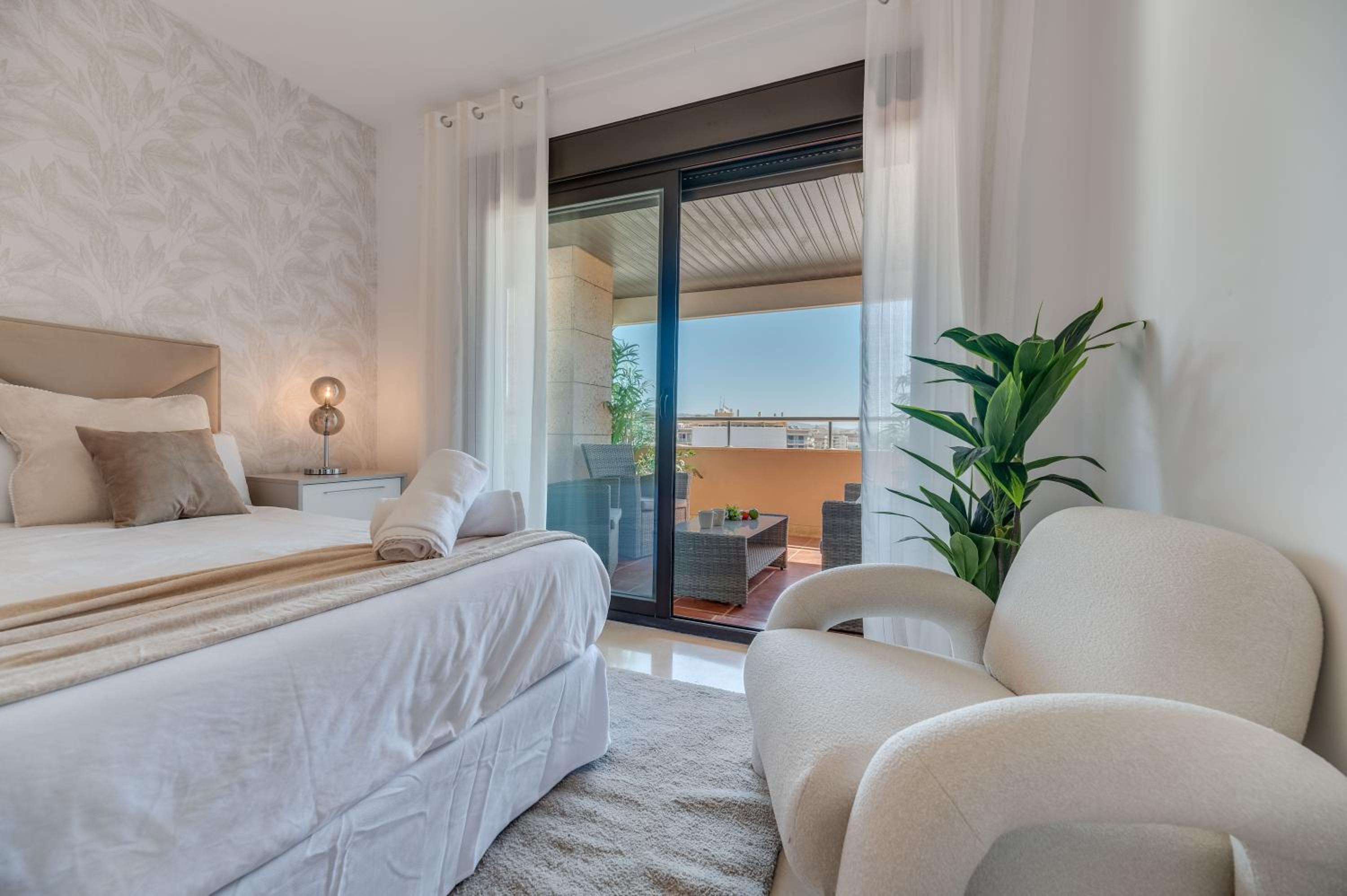 Marbella Vacations - VACATION MARBELLA I The Sunrise Golden Mile Flat, Next to Convention Center, Recently Refurbished, Prime Location, 300m to the BEACH - Property Image 34