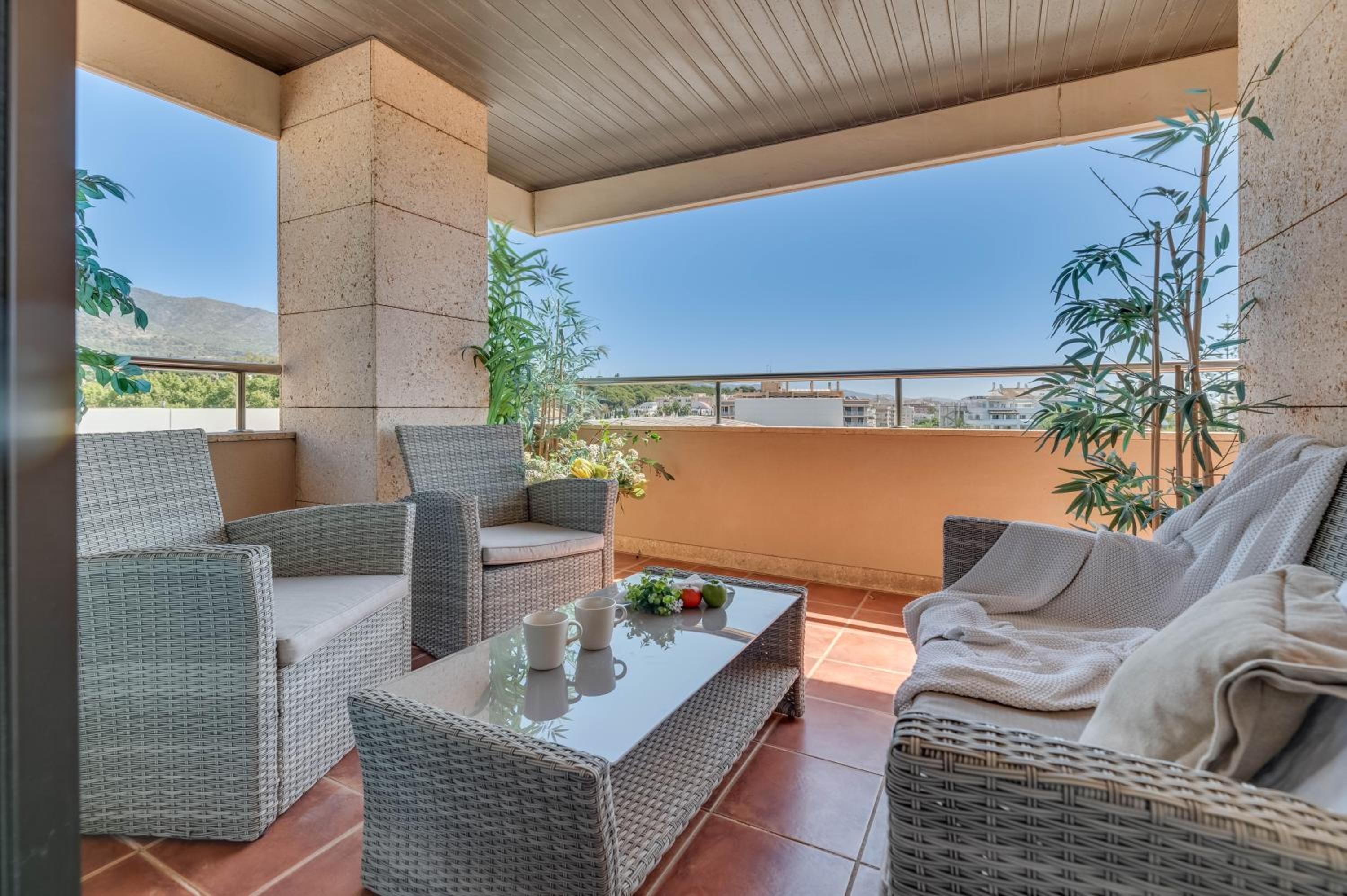 Marbella Vacations - VACATION MARBELLA I The Sunrise Golden Mile Flat, Next to Convention Center, Recently Refurbished, Prime Location, 300m to the BEACH - Property Image 37