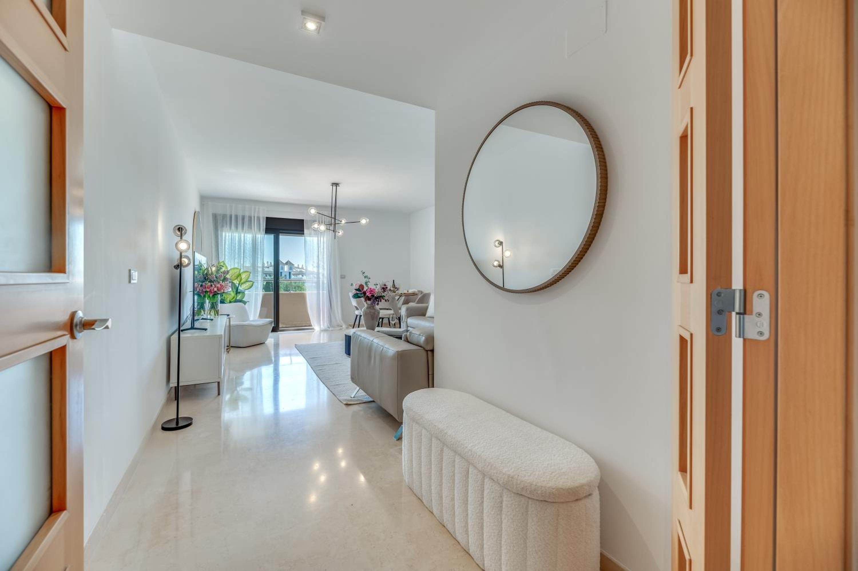 Marbella Vacations - VACATION MARBELLA I The Sunrise Golden Mile Flat, Next to Convention Center, Recently Refurbished, Prime Location, 300m to the BEACH - Property Image 4