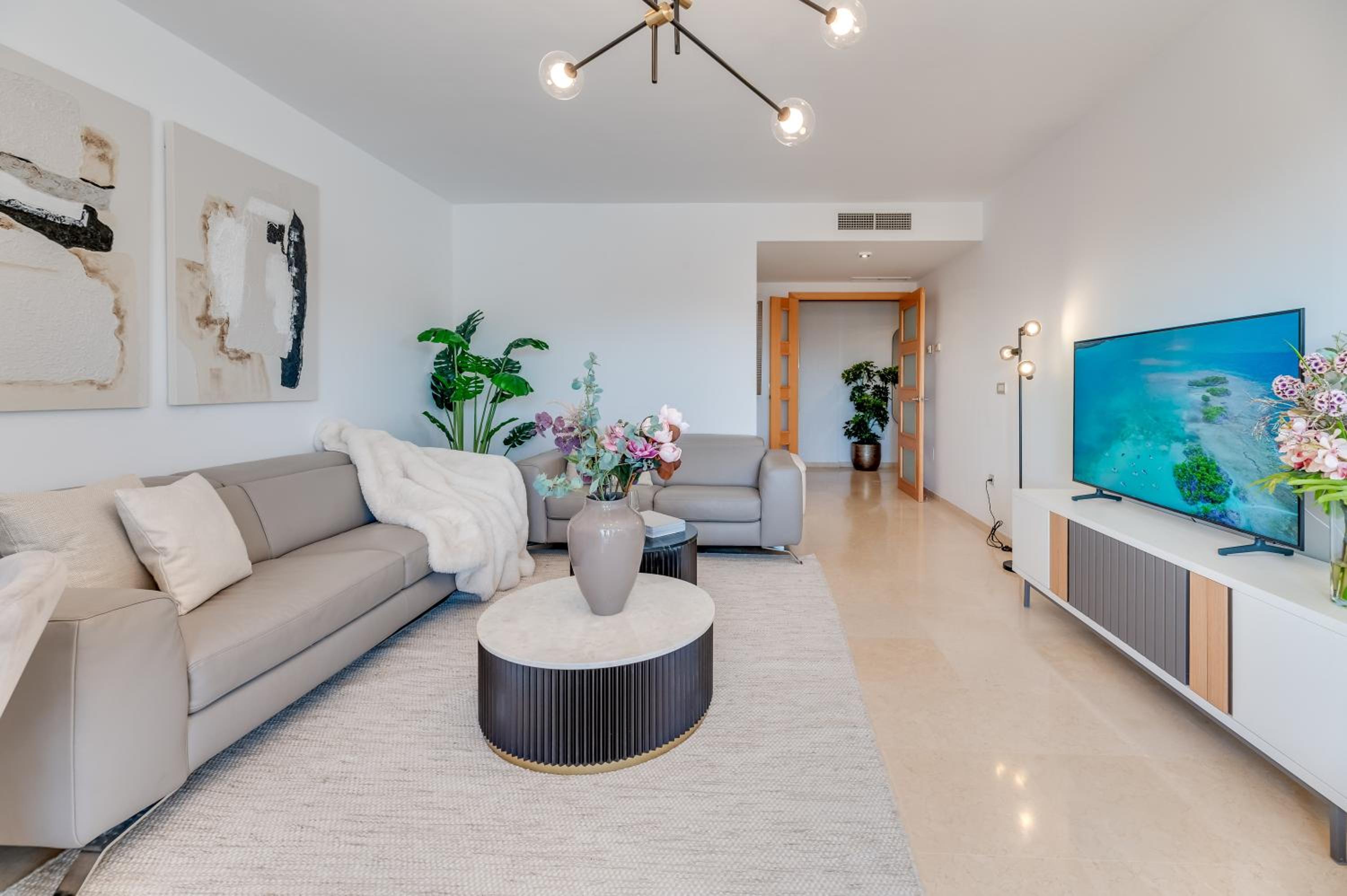 Marbella Vacations - VACATION MARBELLA I The Sunrise Golden Mile Flat, Next to Convention Center, Recently Refurbished, Prime Location, 300m to the BEACH - Property Image 6