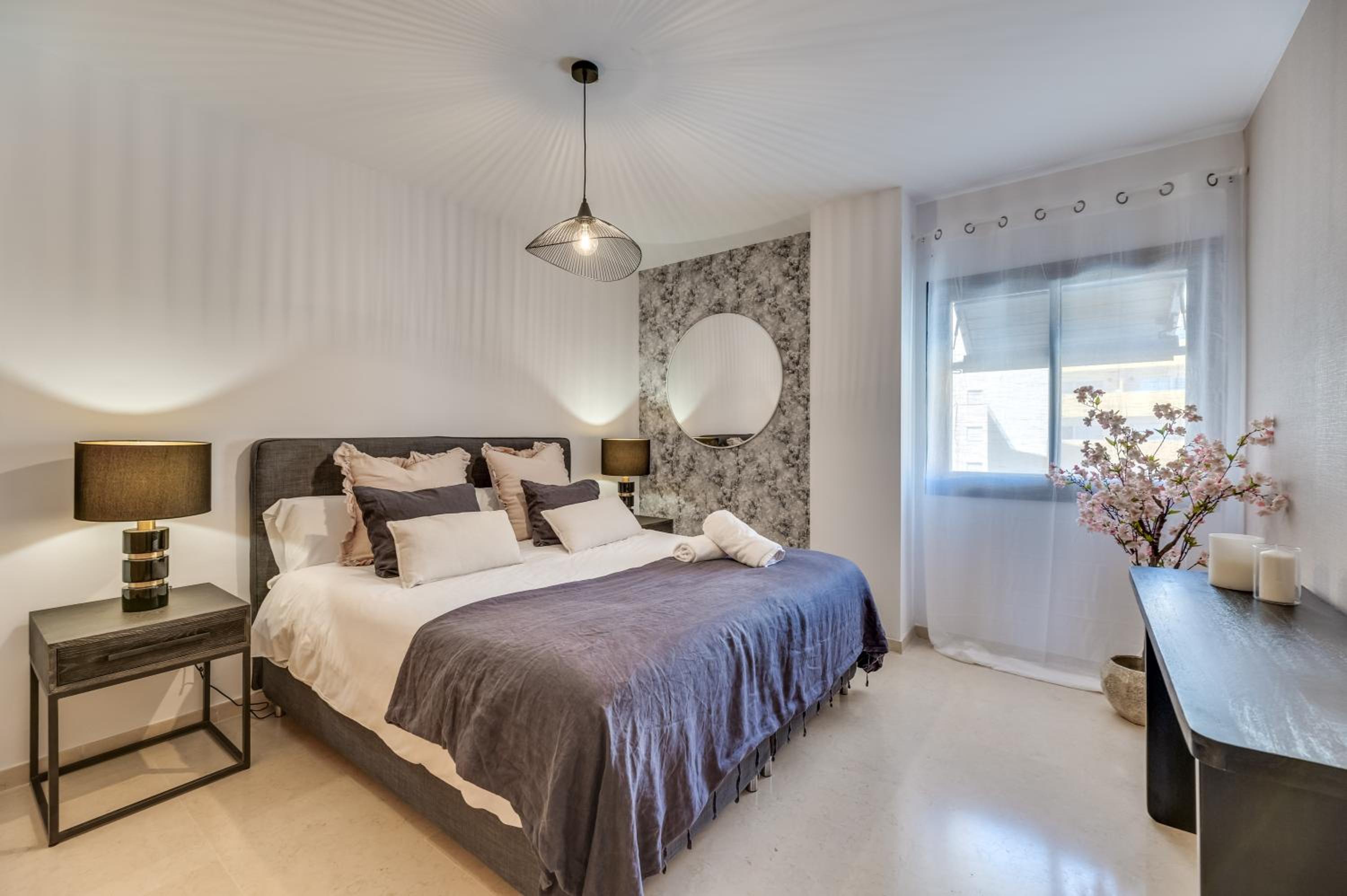 Marbella Vacations - VACATION MARBELLA I The Sunrise Golden Mile Flat, Next to Convention Center, Recently Refurbished, Prime Location, 300m to the BEACH - Property Image 12