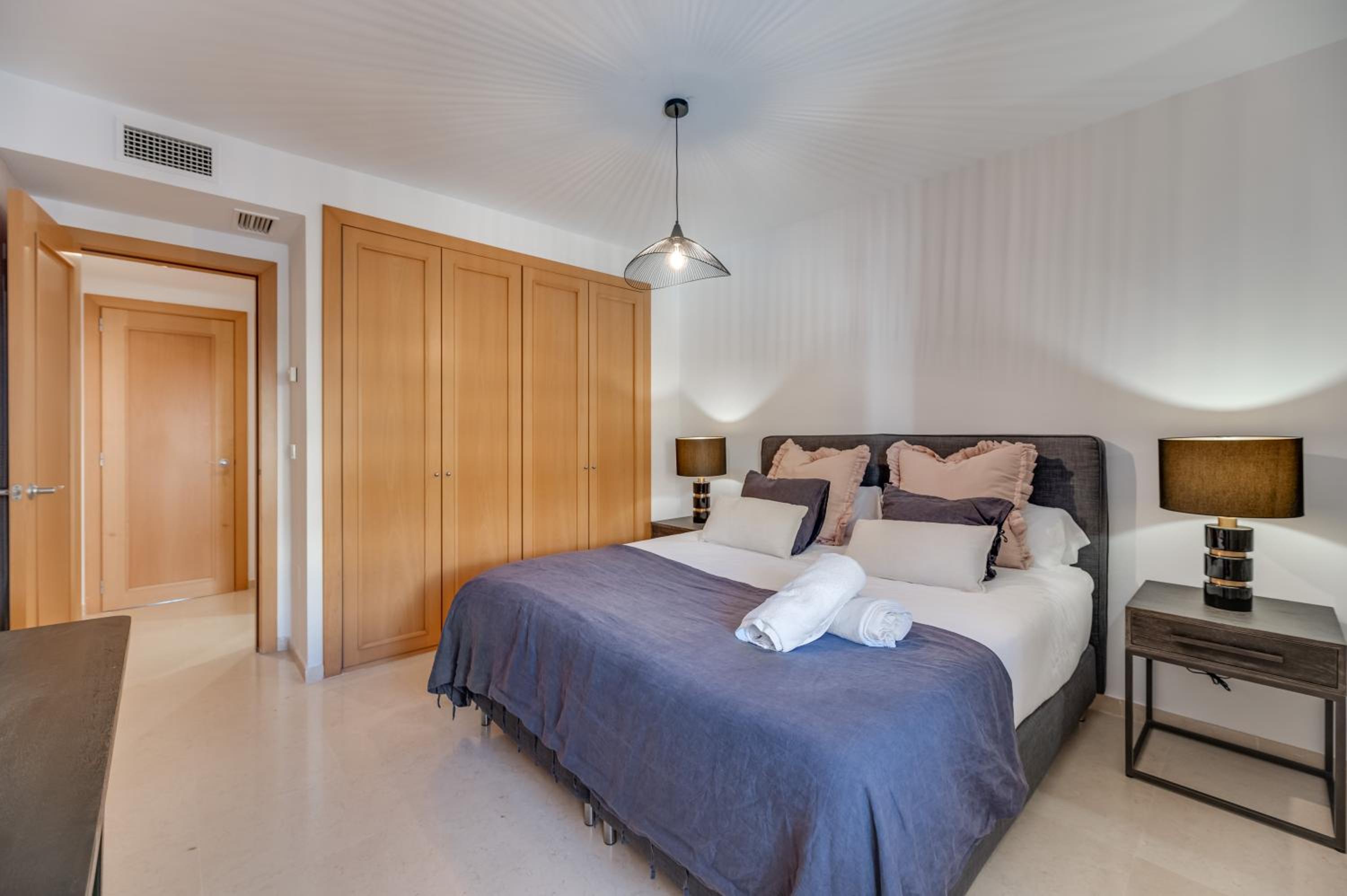 Marbella Vacations - VACATION MARBELLA I The Sunrise Golden Mile Flat, Next to Convention Center, Recently Refurbished, Prime Location, 300m to the BEACH - Property Image 1