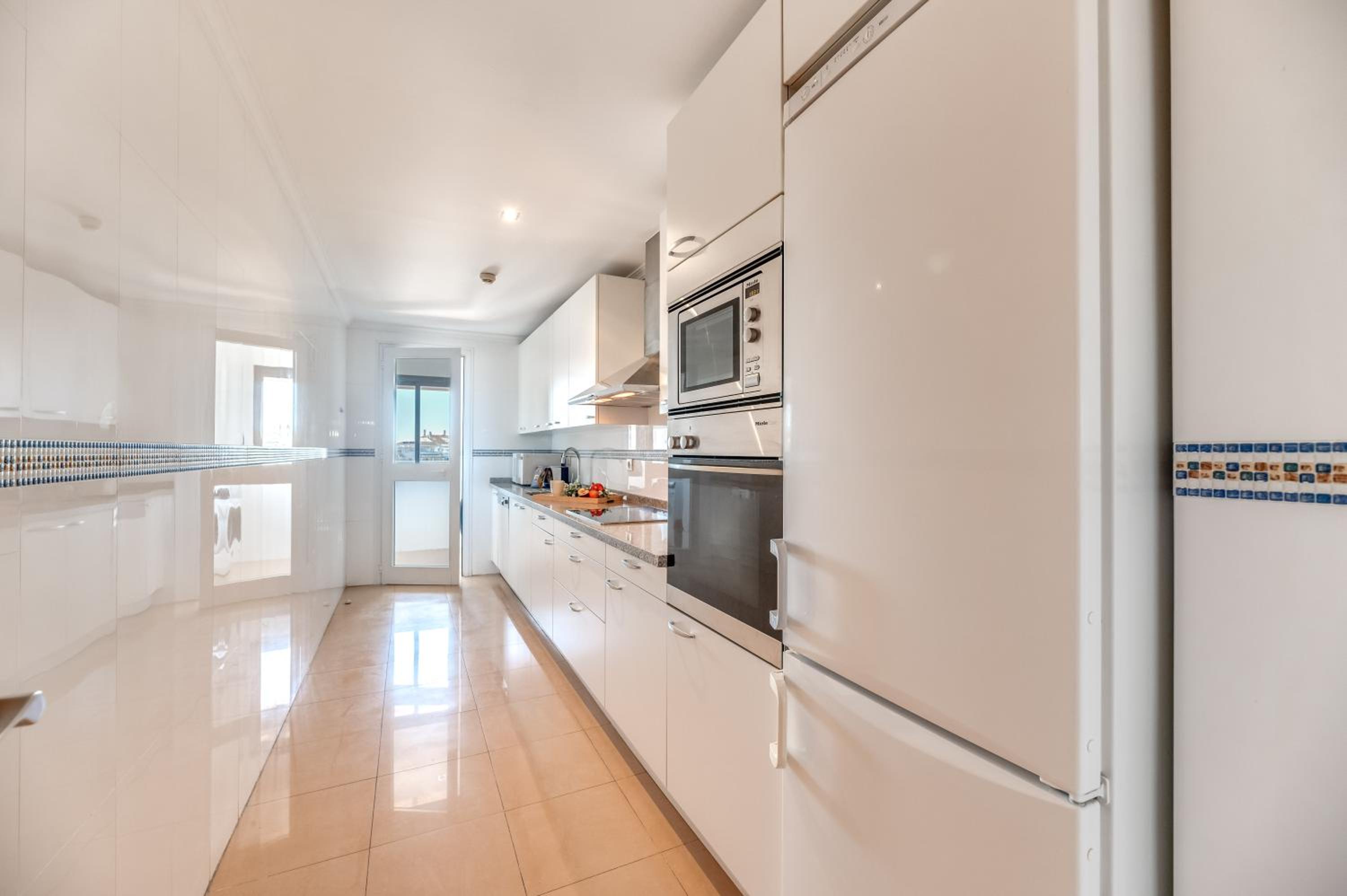Marbella Vacations - VACATION MARBELLA I The Sunrise Golden Mile Flat, Next to Convention Center, Recently Refurbished, Prime Location, 300m to the BEACH - Property Image 13