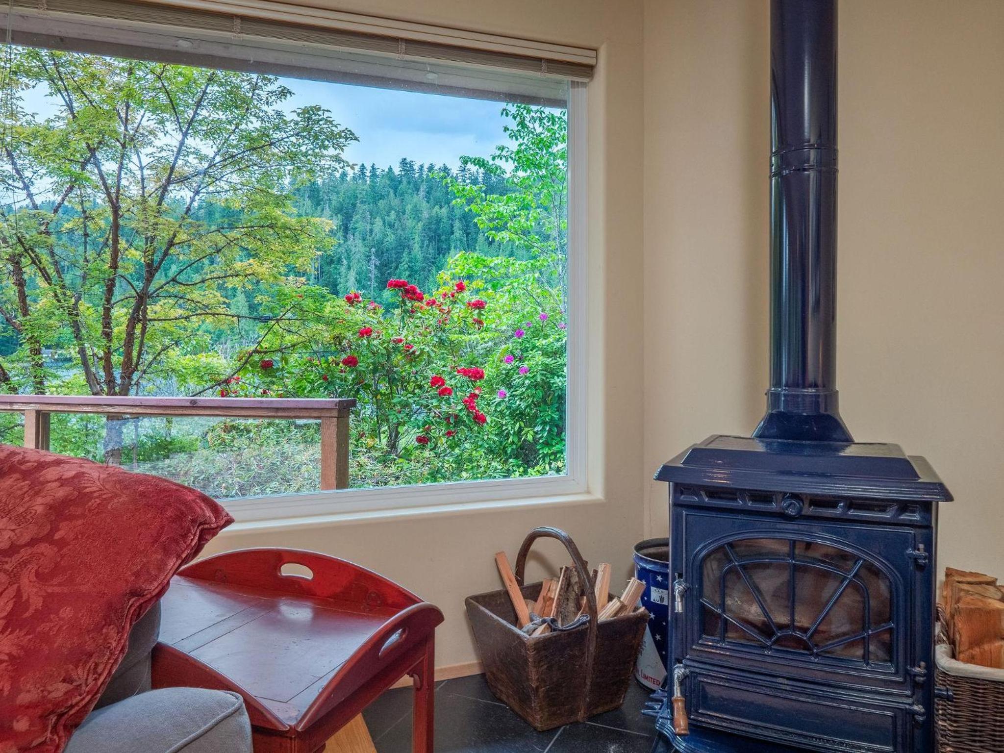 North Lake Waterfront Home by EMR Vacation Rentals