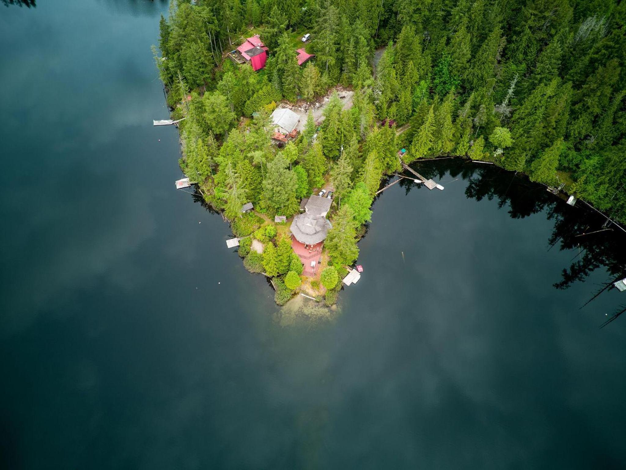 North Lake Waterfront Home by EMR Vacation Rentals