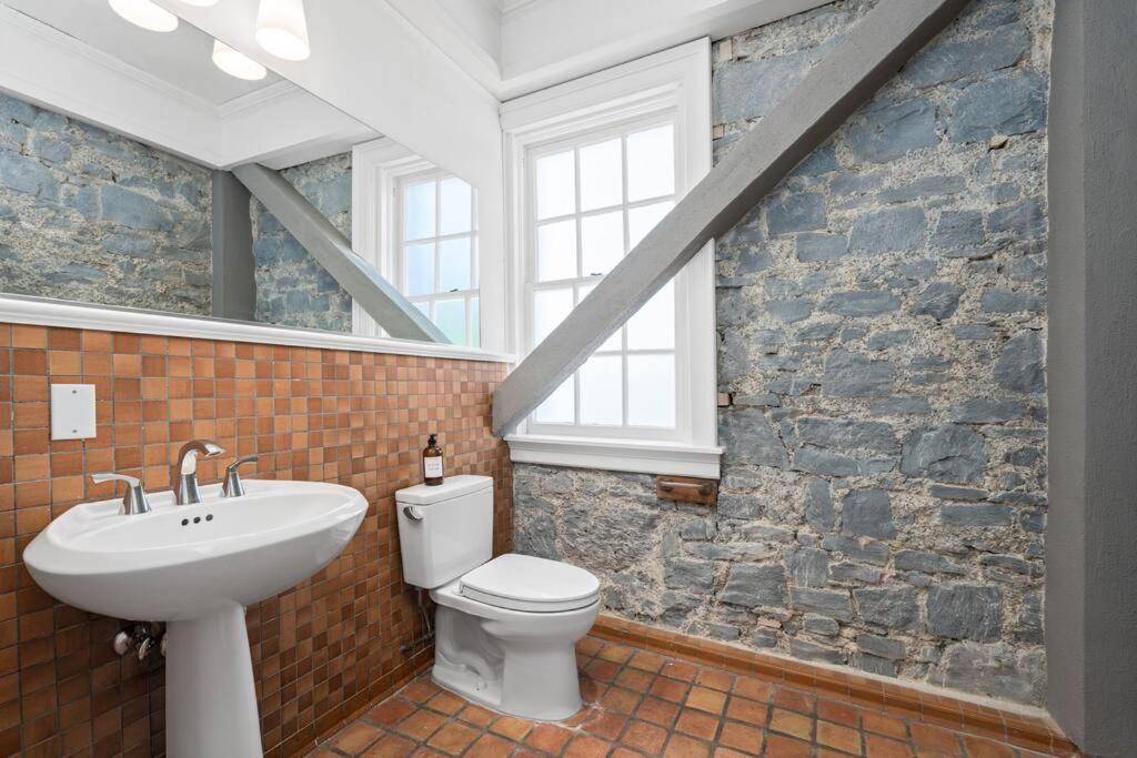 Perfect Santa Rosa Escape at Historic Stonehouse! view 5