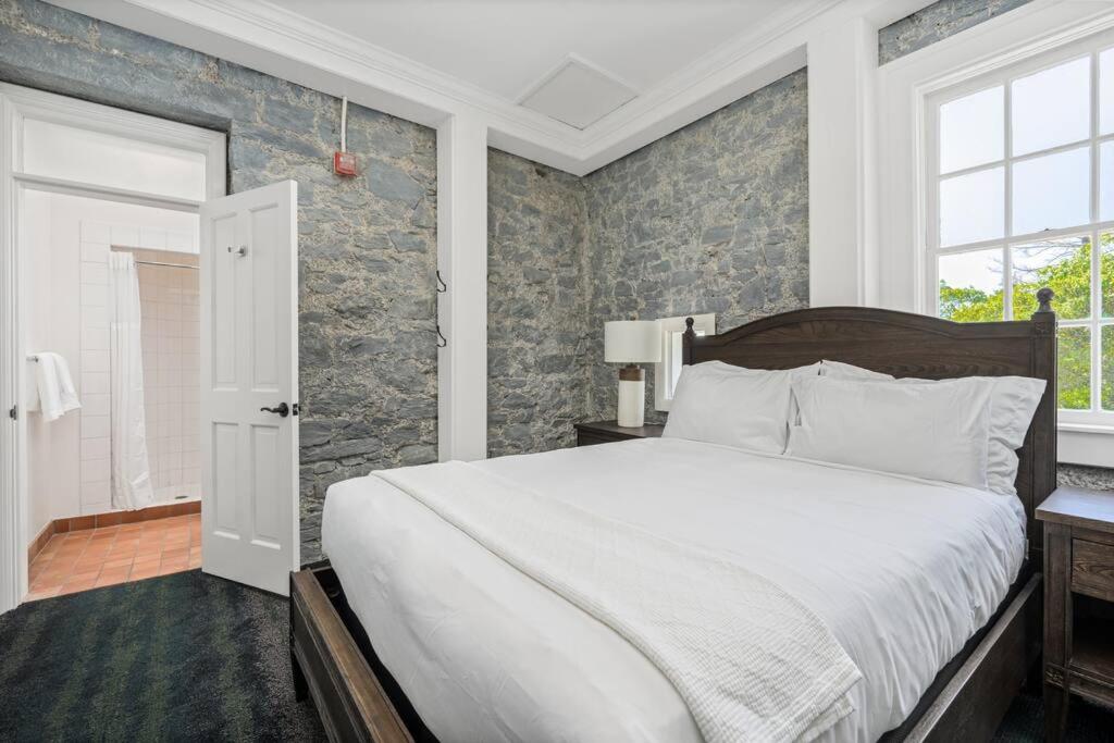 Perfect Santa Rosa Escape at Historic Stonehouse! view 2