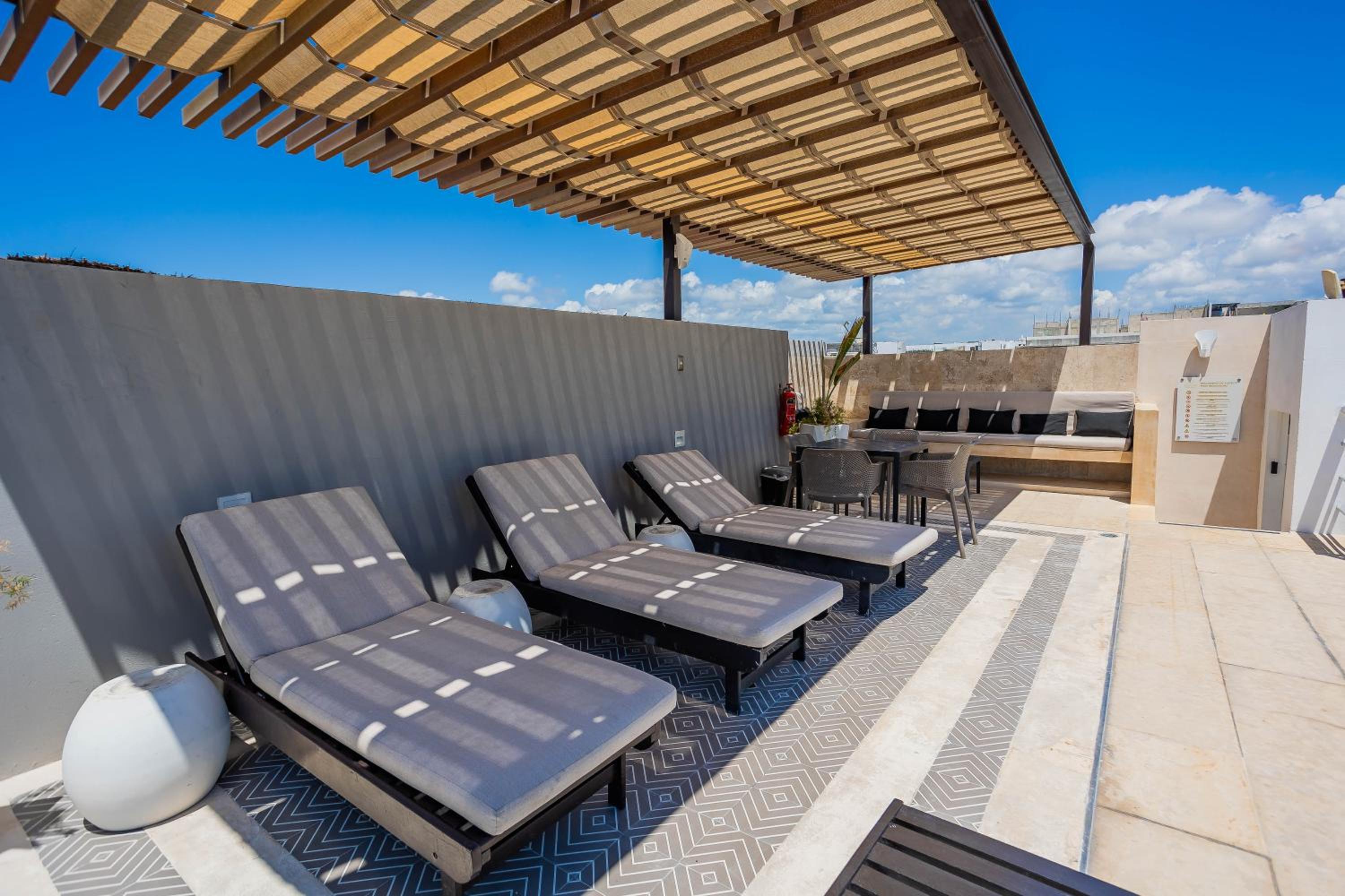 Beautiful 2bd 2bth, Ocean Views view 3