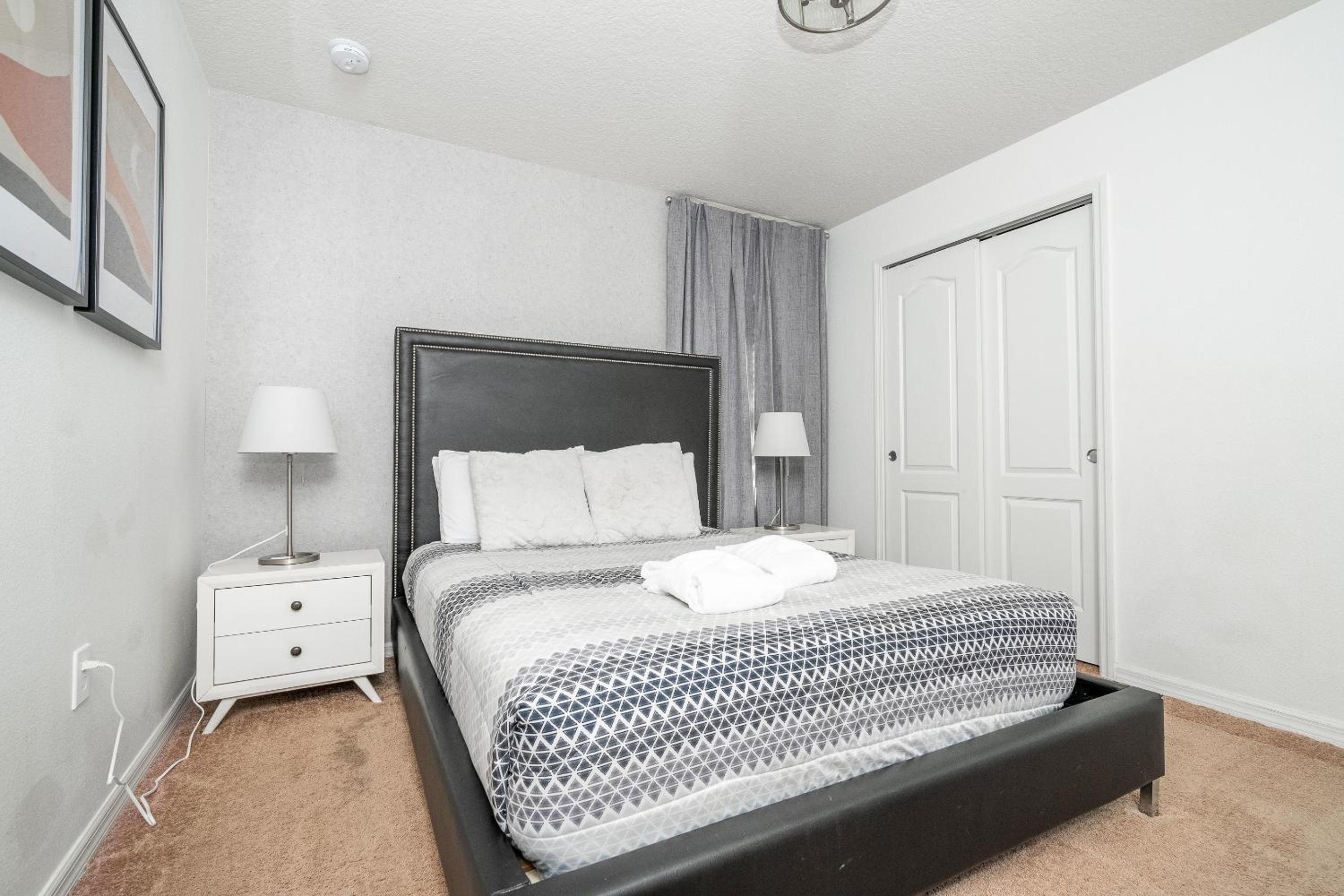 Relaxing Family Home with Pool at Fun Resort 90130