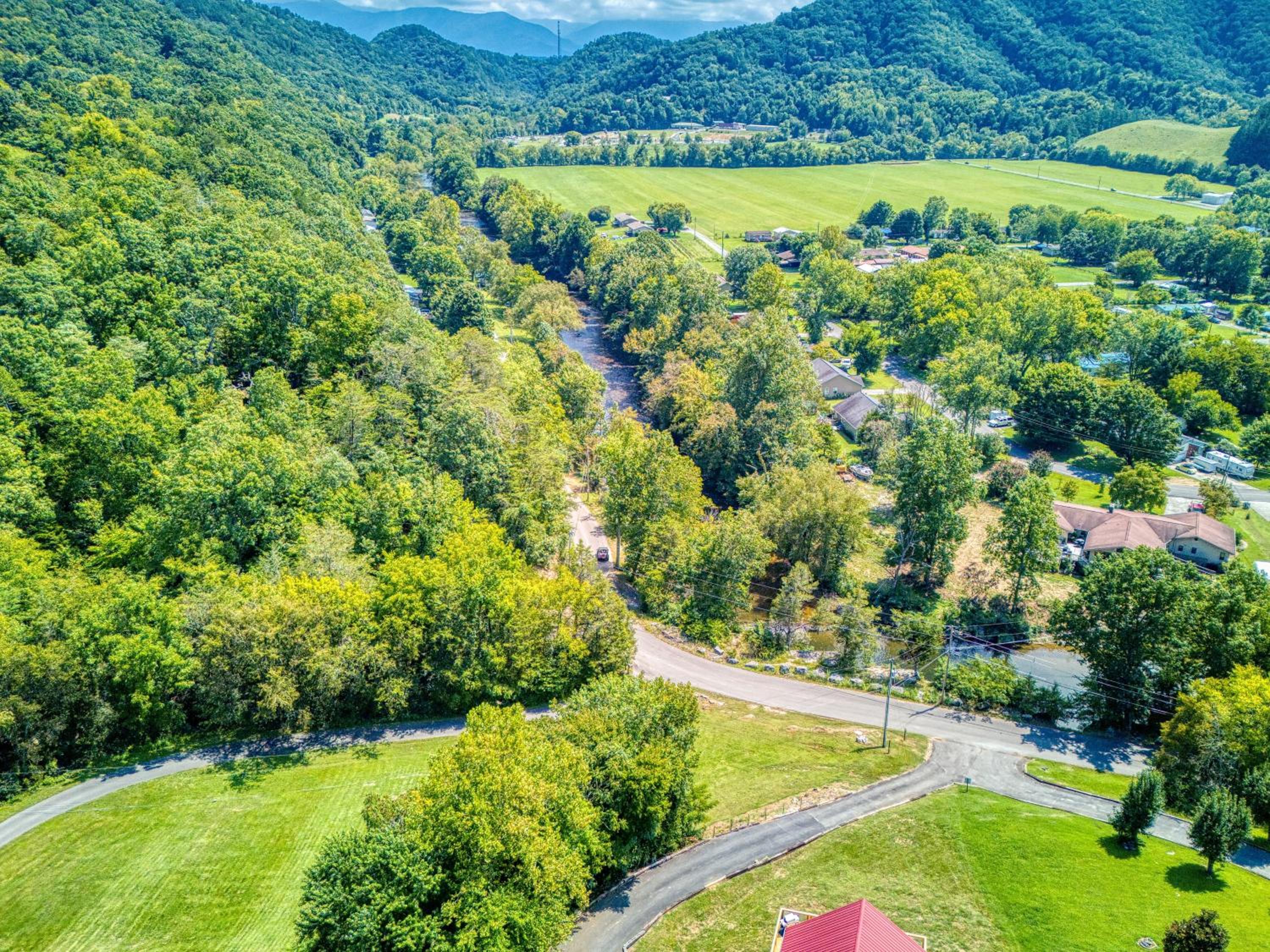 Riverside Mountain Retreat view 4