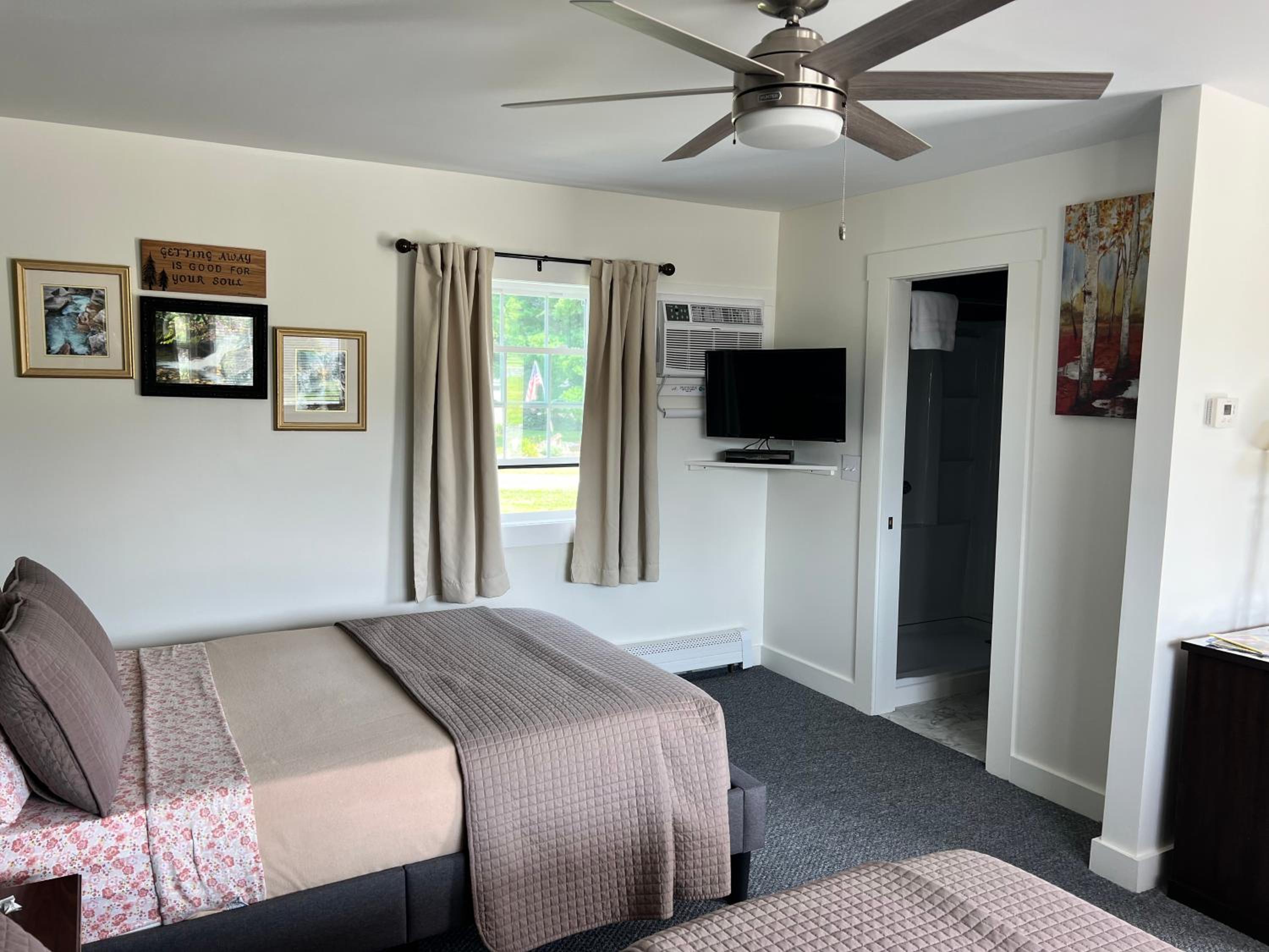 Profile Deluxe Motel