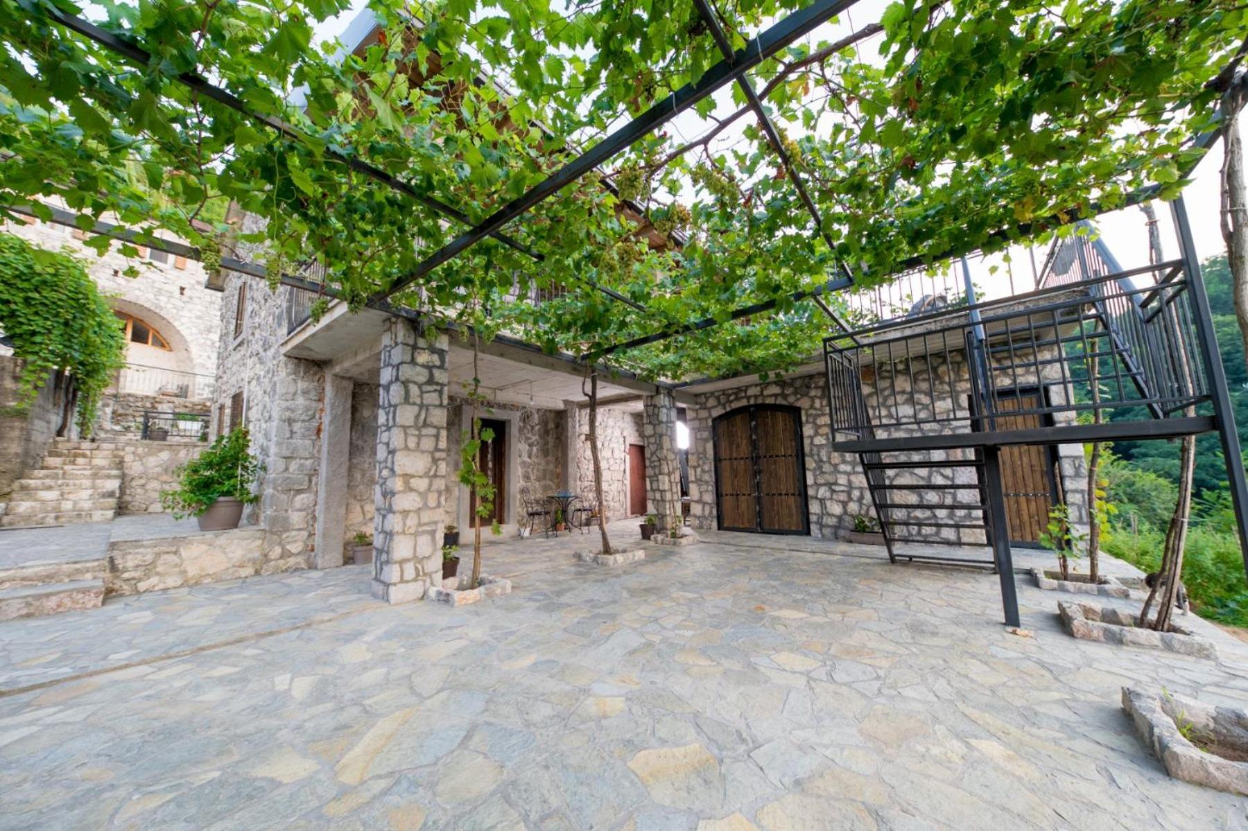 Old House Leković view 4