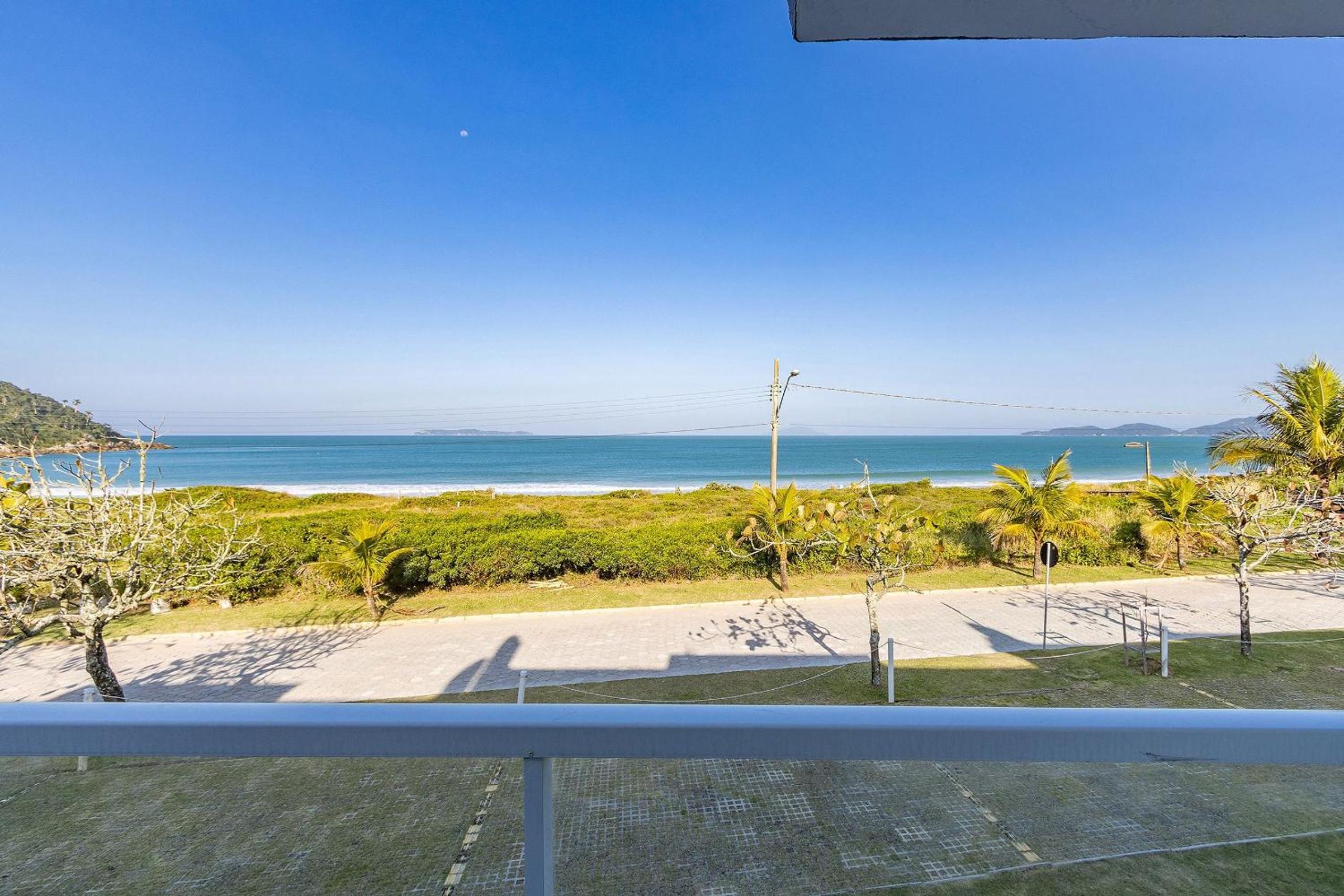Morada de 4 Ilhas – Sobrado 03: Linda Casa Germinada a Poucos Passos da Areia da Praia de Quatro Ilhas, para até 10 Pessoas.