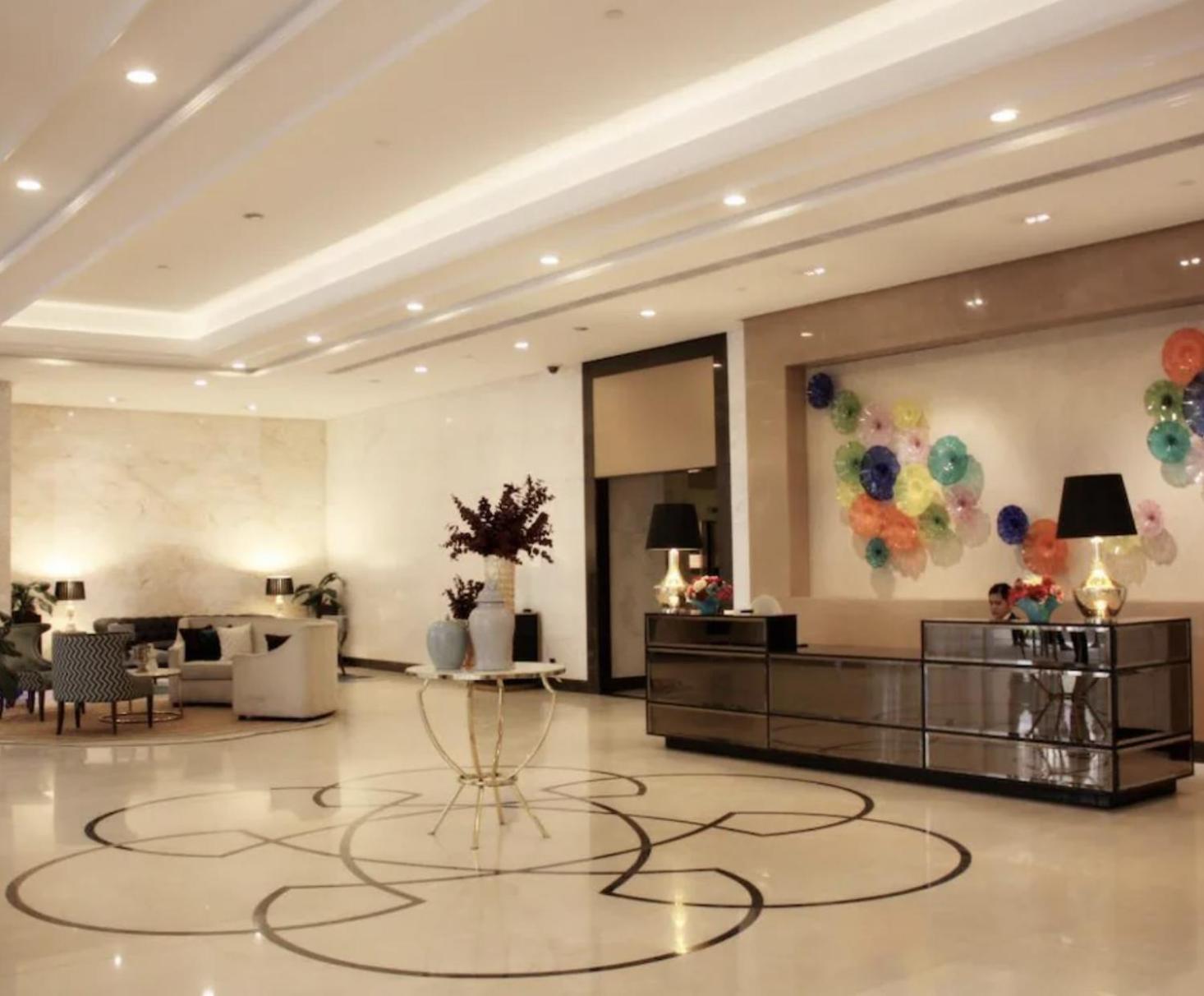 Luxury Apartment with PA, Skyline View & Top Amenities view 3