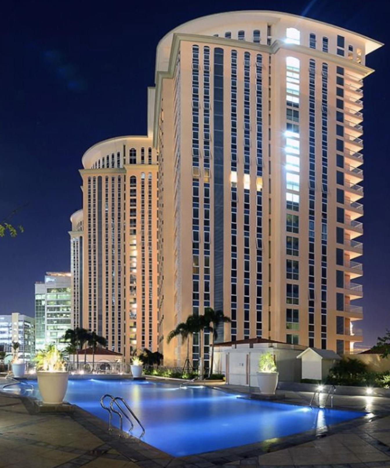 Luxury Apartment with PA, Skyline View & Top Amenities view 4