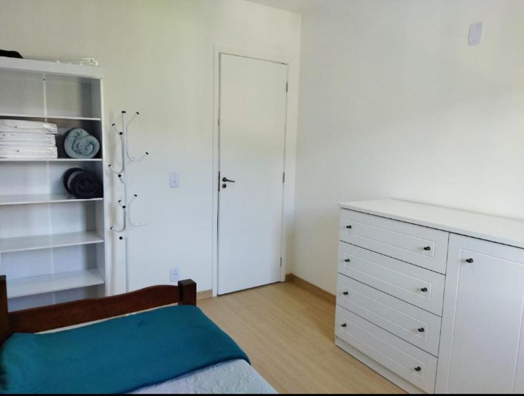 Apartamento em condomínio Nogueira Petrópolis Rj #1