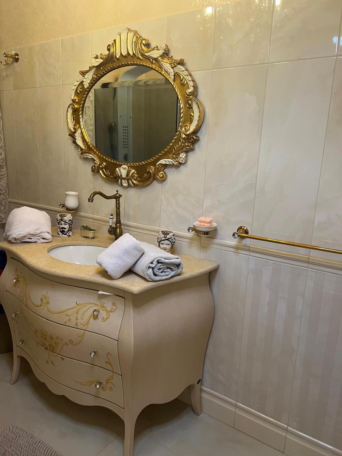 B & B Temptation Airport Fontanarossa shared house with several rooms view 2