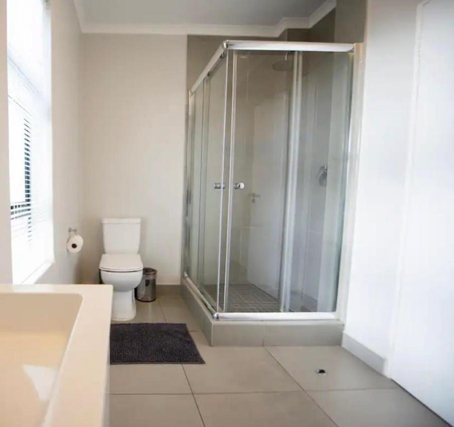 Zuriel Spaces 2 bedrooms 2 bathrooms Luxurious Modern Apartment