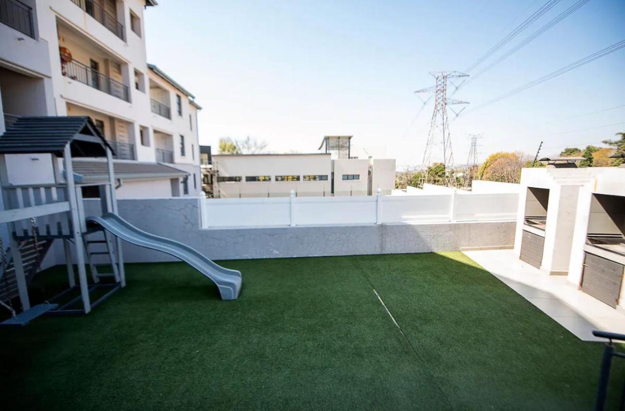 Zuriel Spaces 2 bedrooms 2 bathrooms Luxurious Modern Apartment