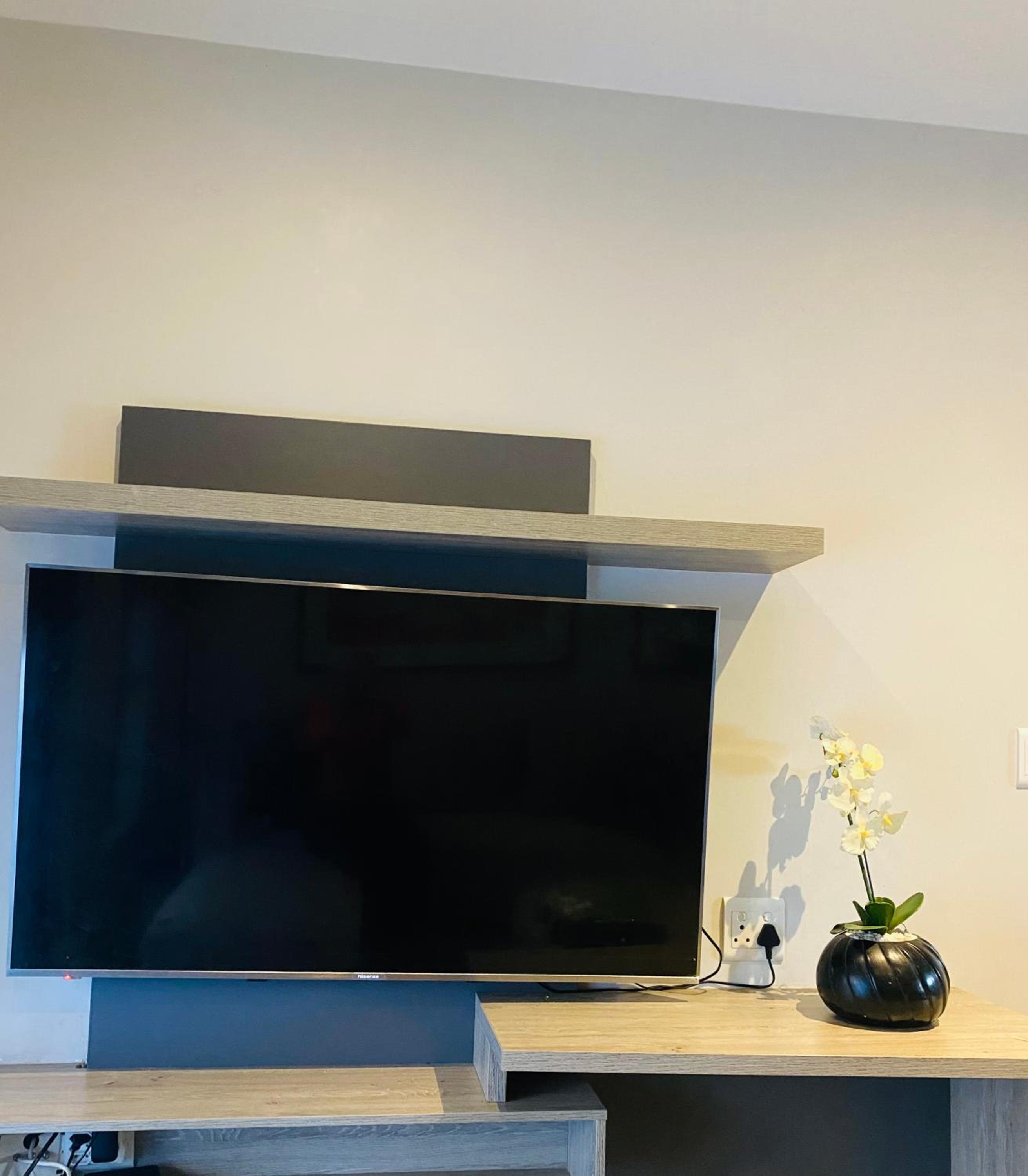 Zuriel Spaces 2 bedrooms 2 bathrooms Luxurious Modern Apartment