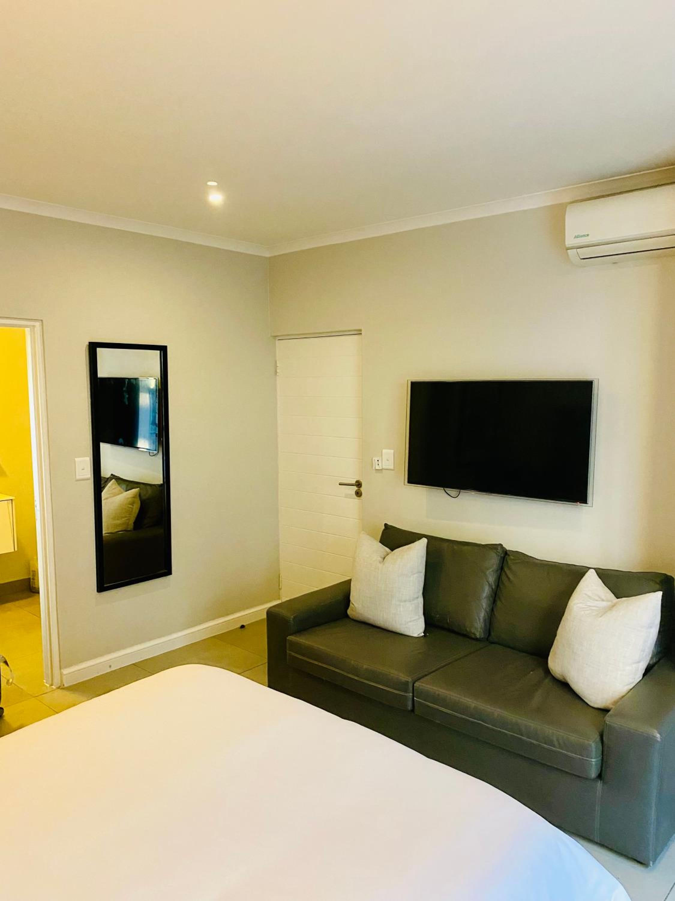 Zuriel Spaces 2 bedrooms 2 bathrooms Luxurious Modern Apartment