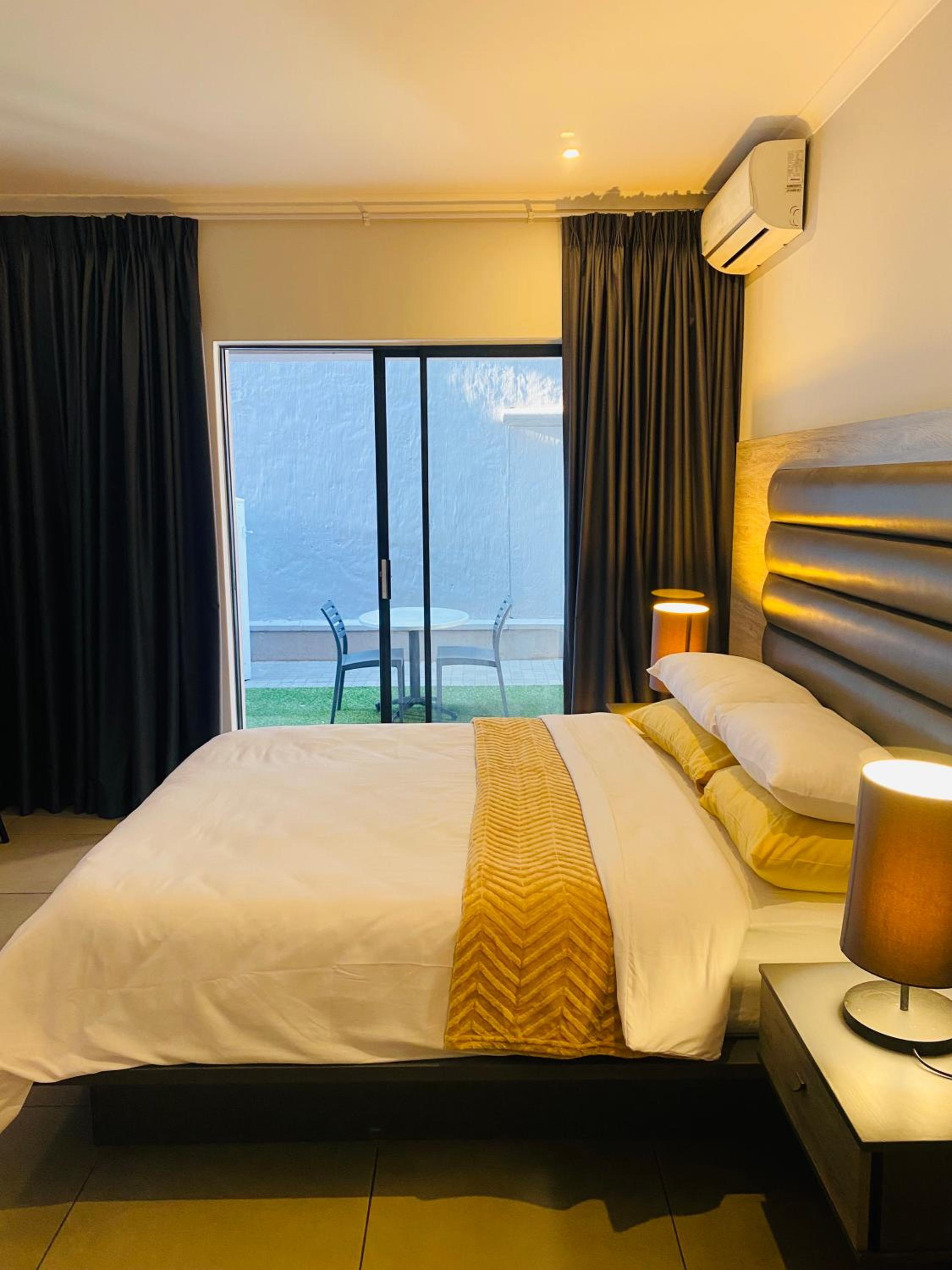 Zuriel Spaces 2 bedrooms 2 bathrooms Luxurious Modern Apartment