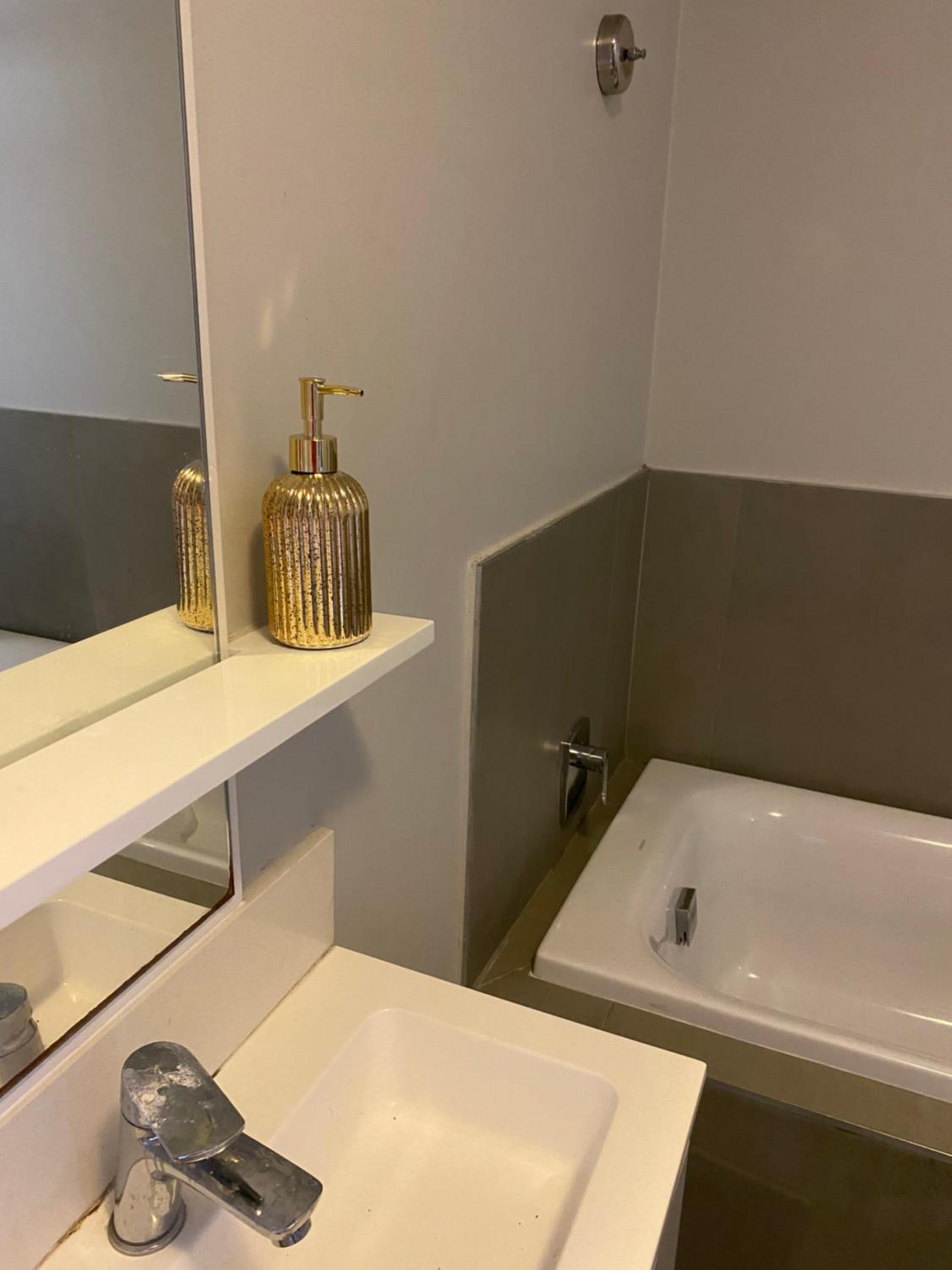 Zuriel Spaces 2 bedrooms 2 bathrooms Luxurious Modern Apartment