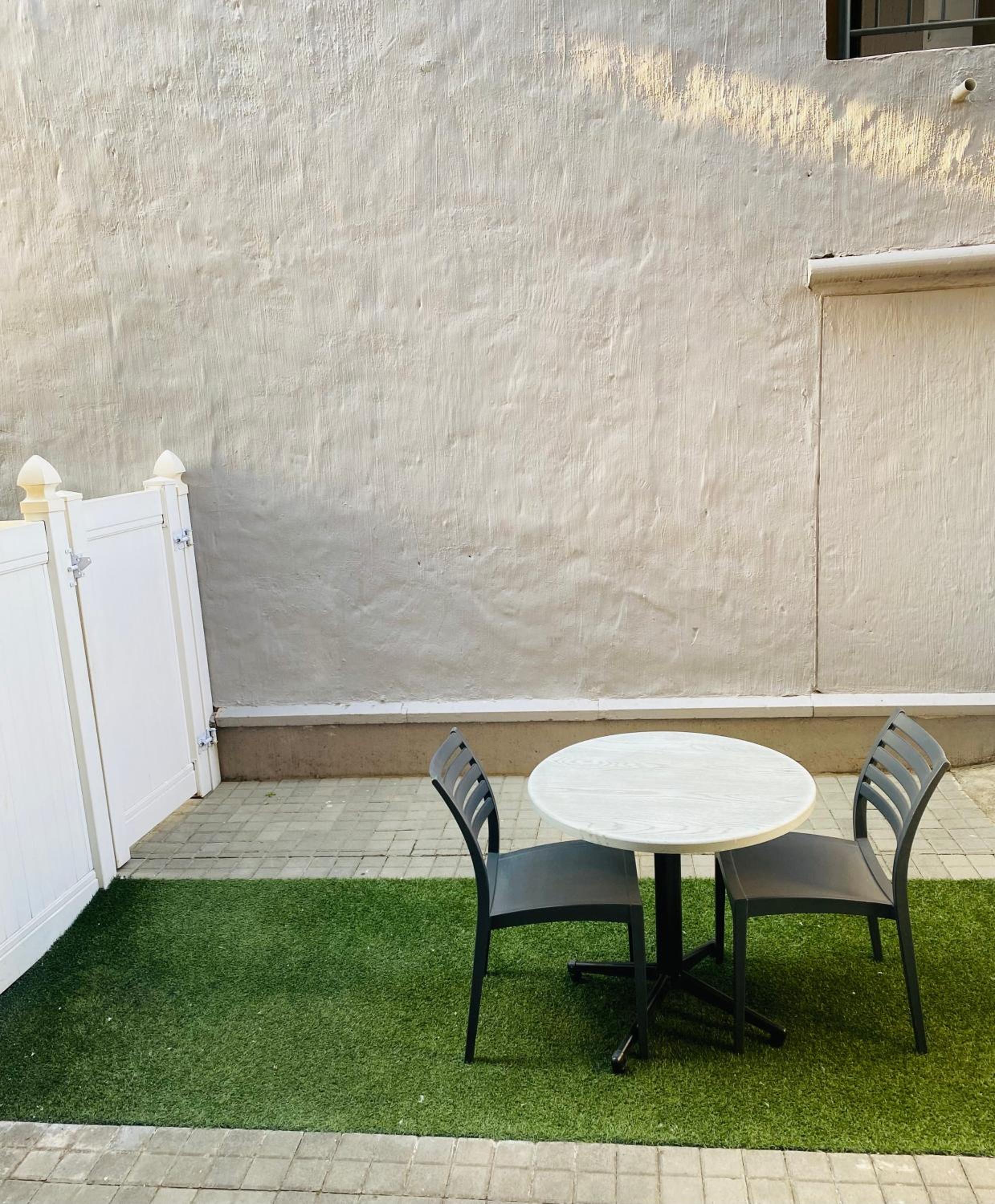 Zuriel Spaces 2 bedrooms 2 bathrooms Luxurious Modern Apartment