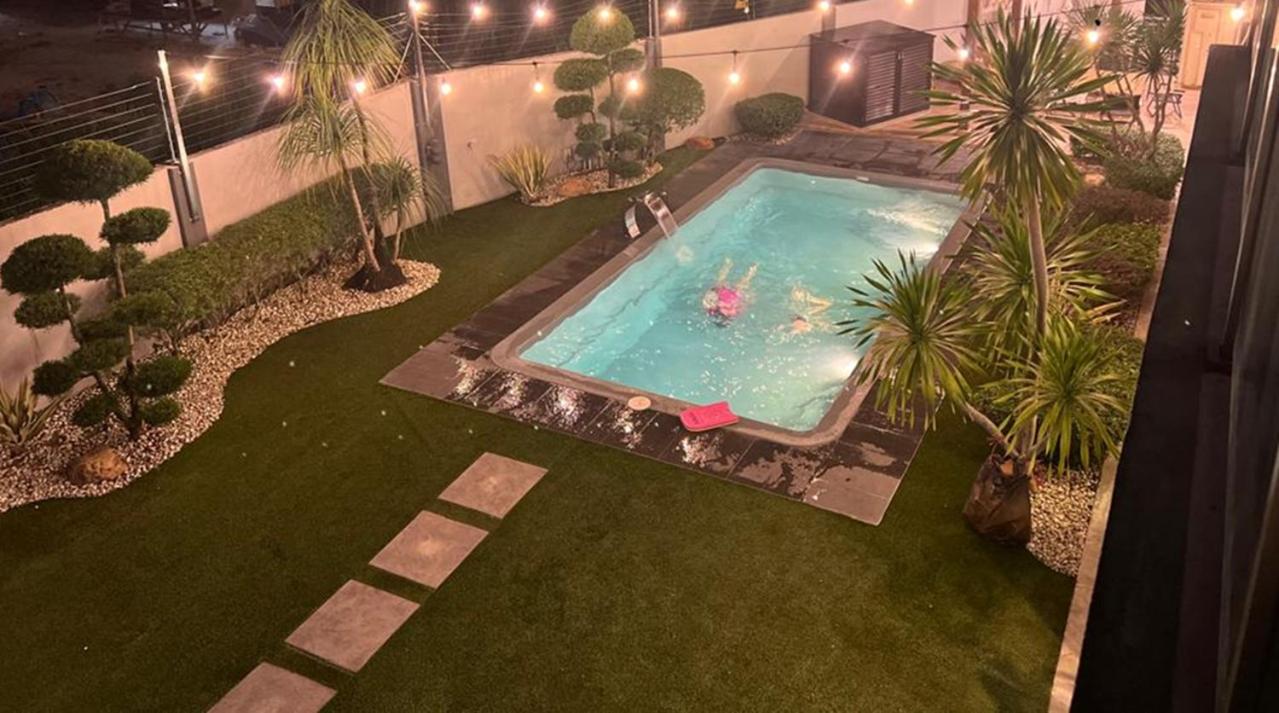 Luxurious Pool Villa , Ipoh with Karaoke, Snooker for 15-20 pax photo 6