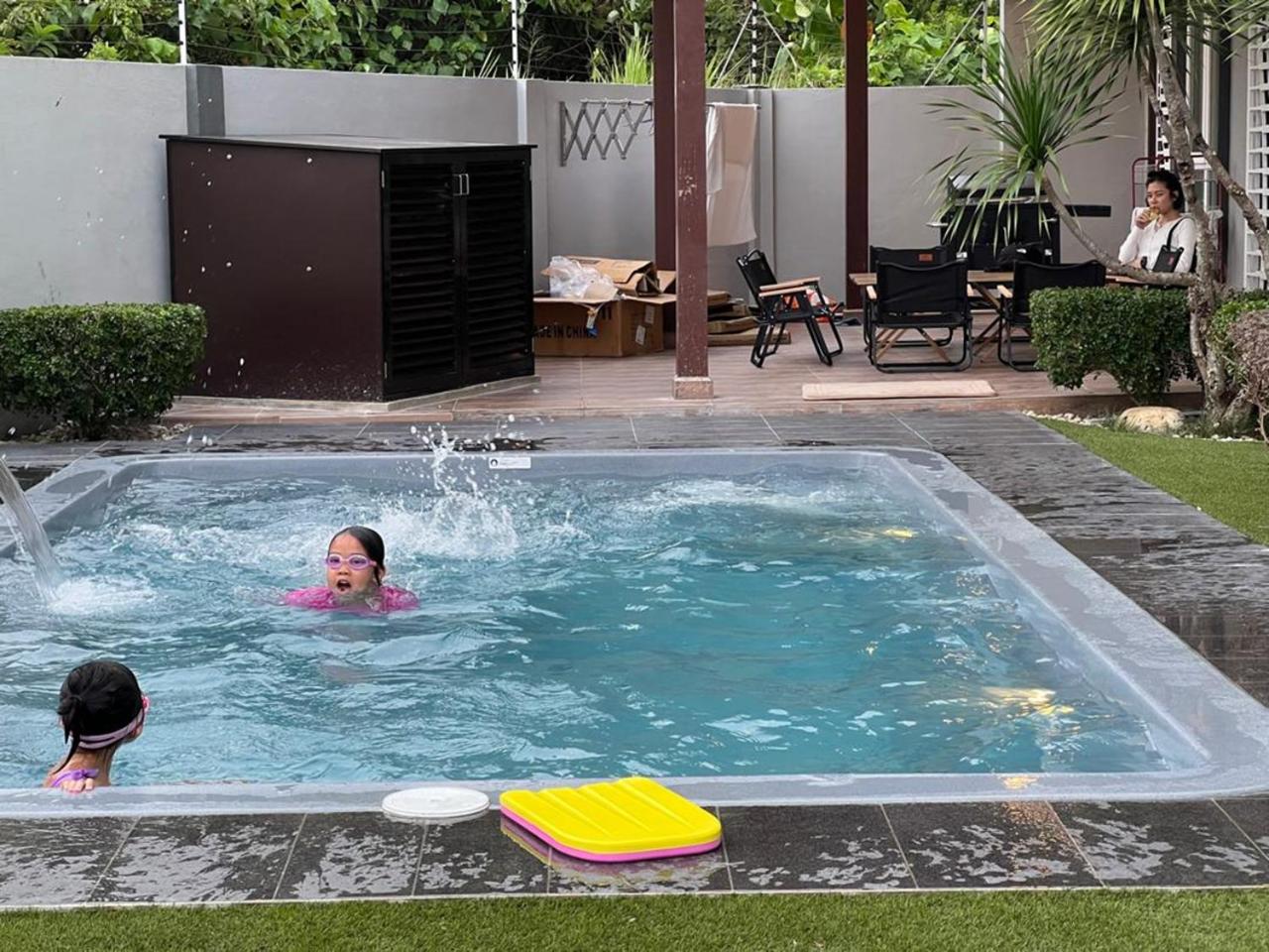 Luxurious Pool Villa , Ipoh with Karaoke, Snooker for 15-20 pax photo 5